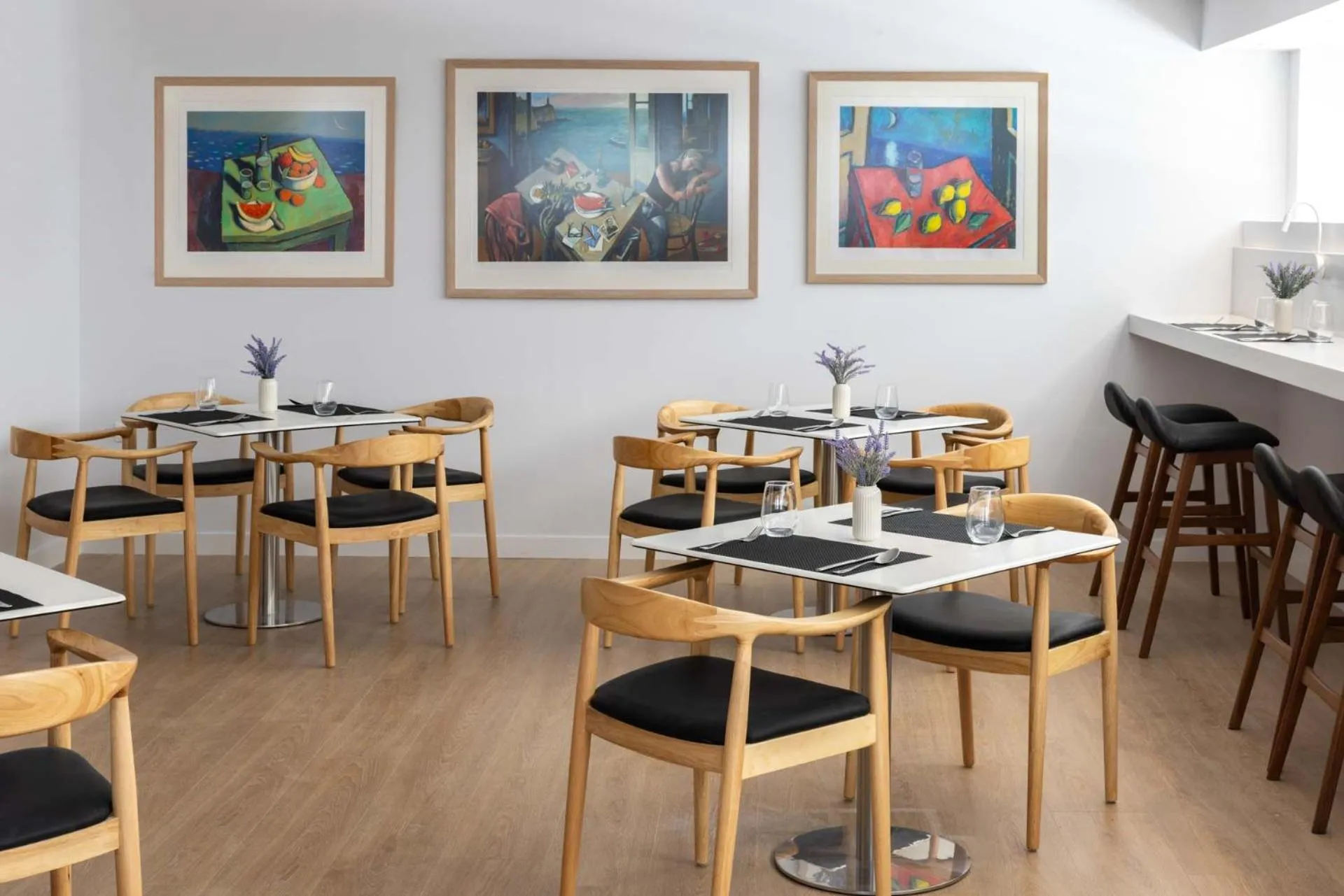 Restaurant/places to eat in Port Tower Piraeus