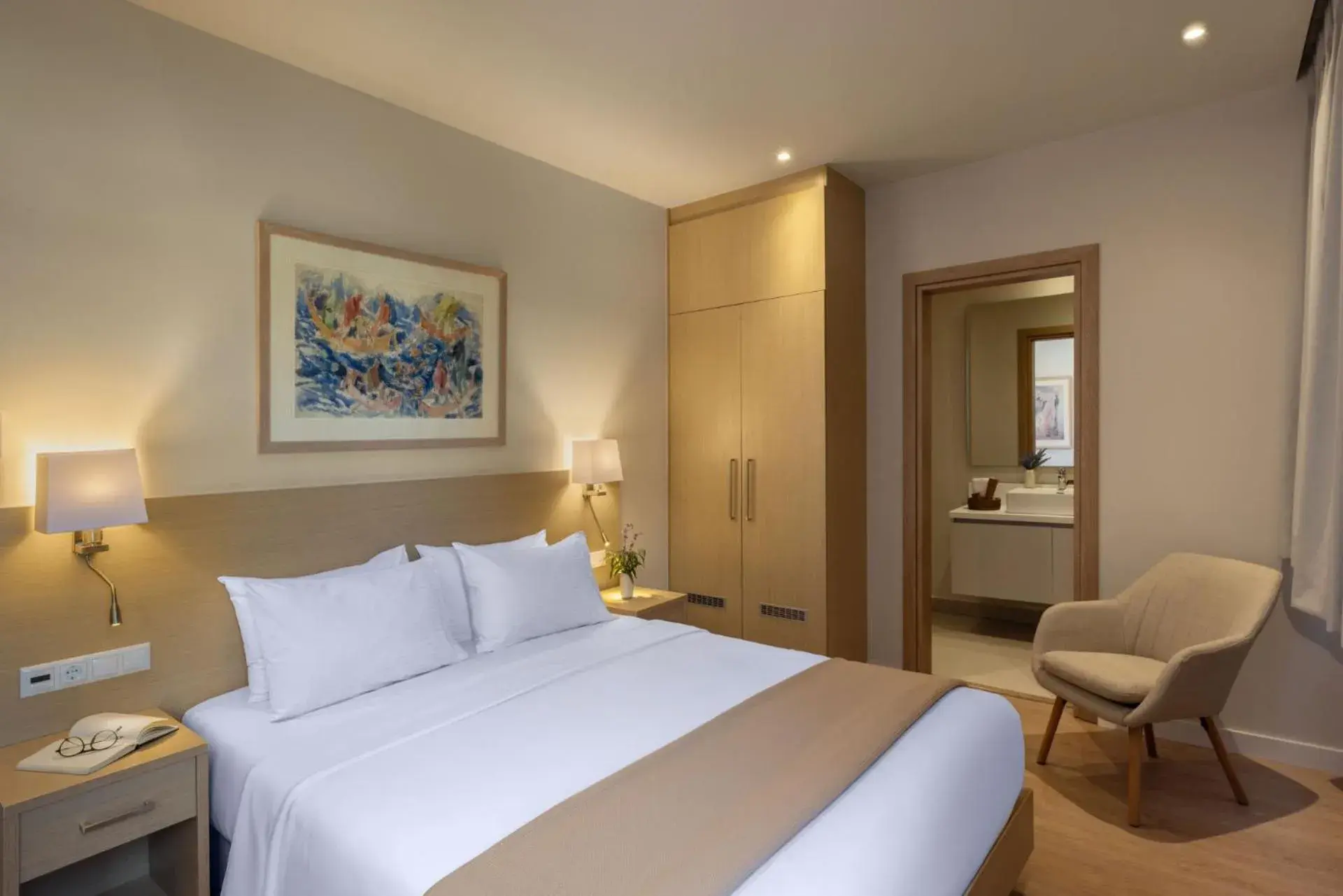 Classic room city view with double or twin bed in Port Tower Piraeus Classic room city view with double or twin bed in Port Tower Piraeus