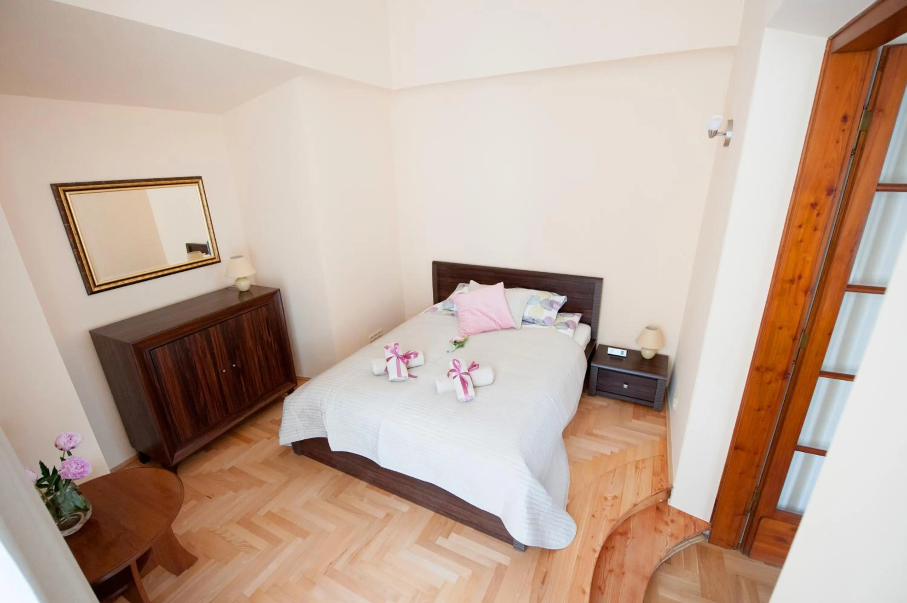 Bedroom, Bed in Apartments Roman