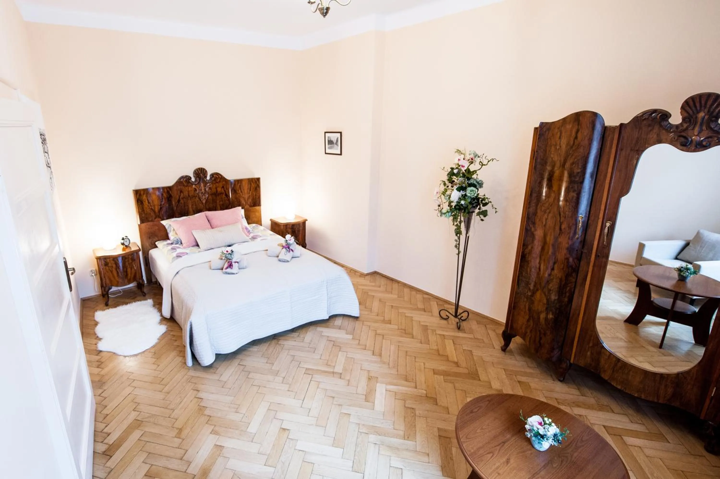 Bedroom, Bed in Apartments Roman