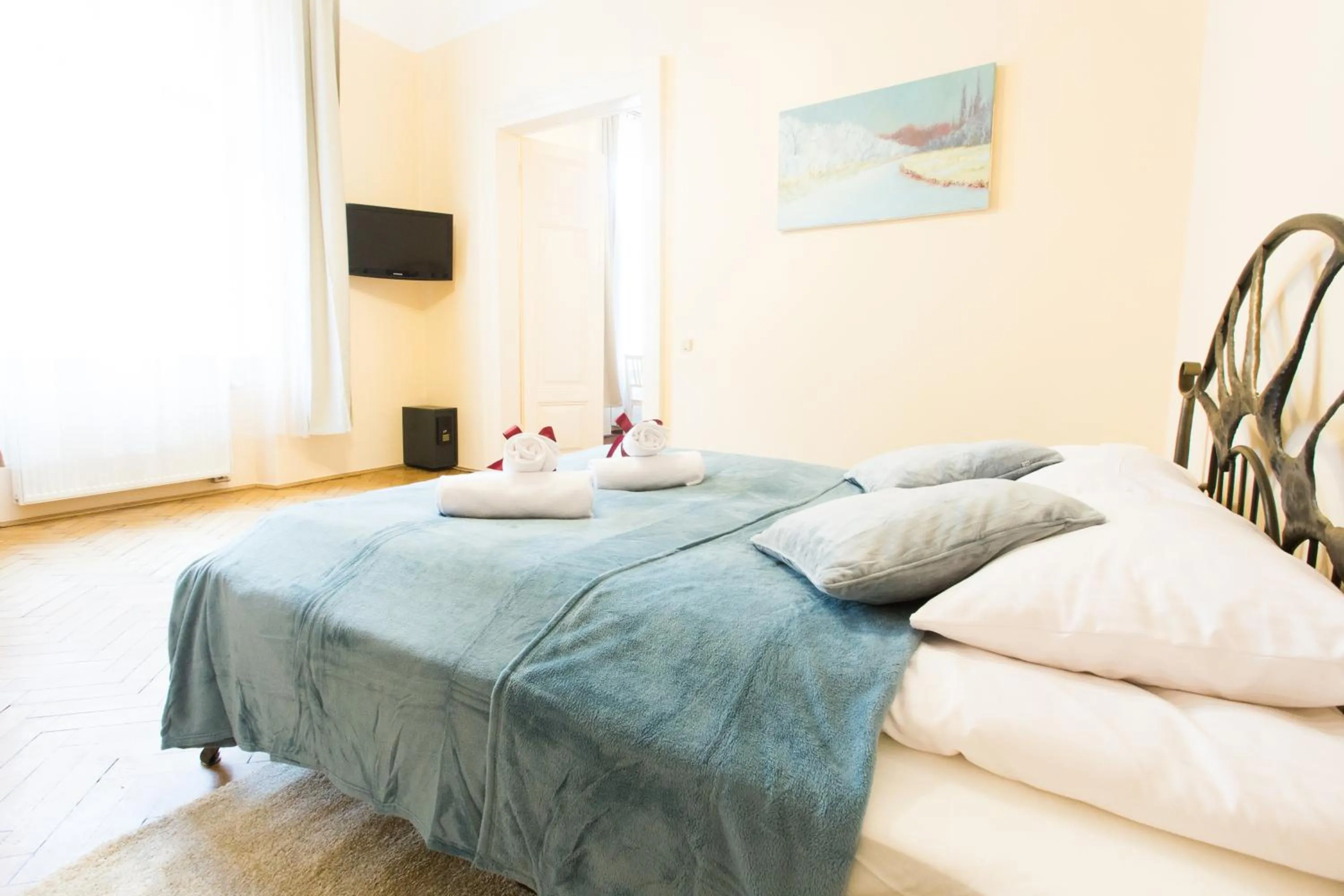 Bedroom, Bed in Apartments Roman