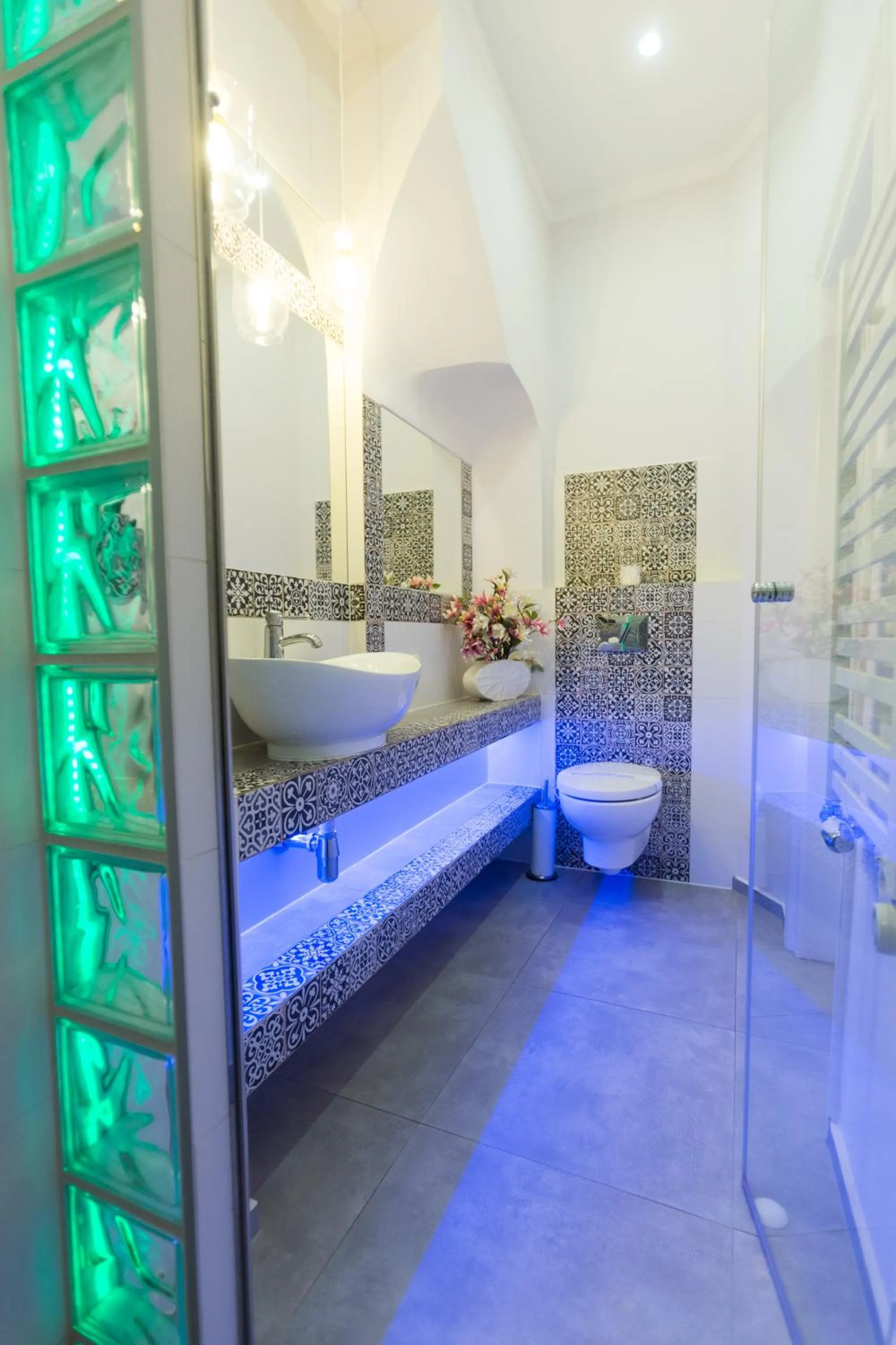 Bathroom, Bed in Apartments Roman