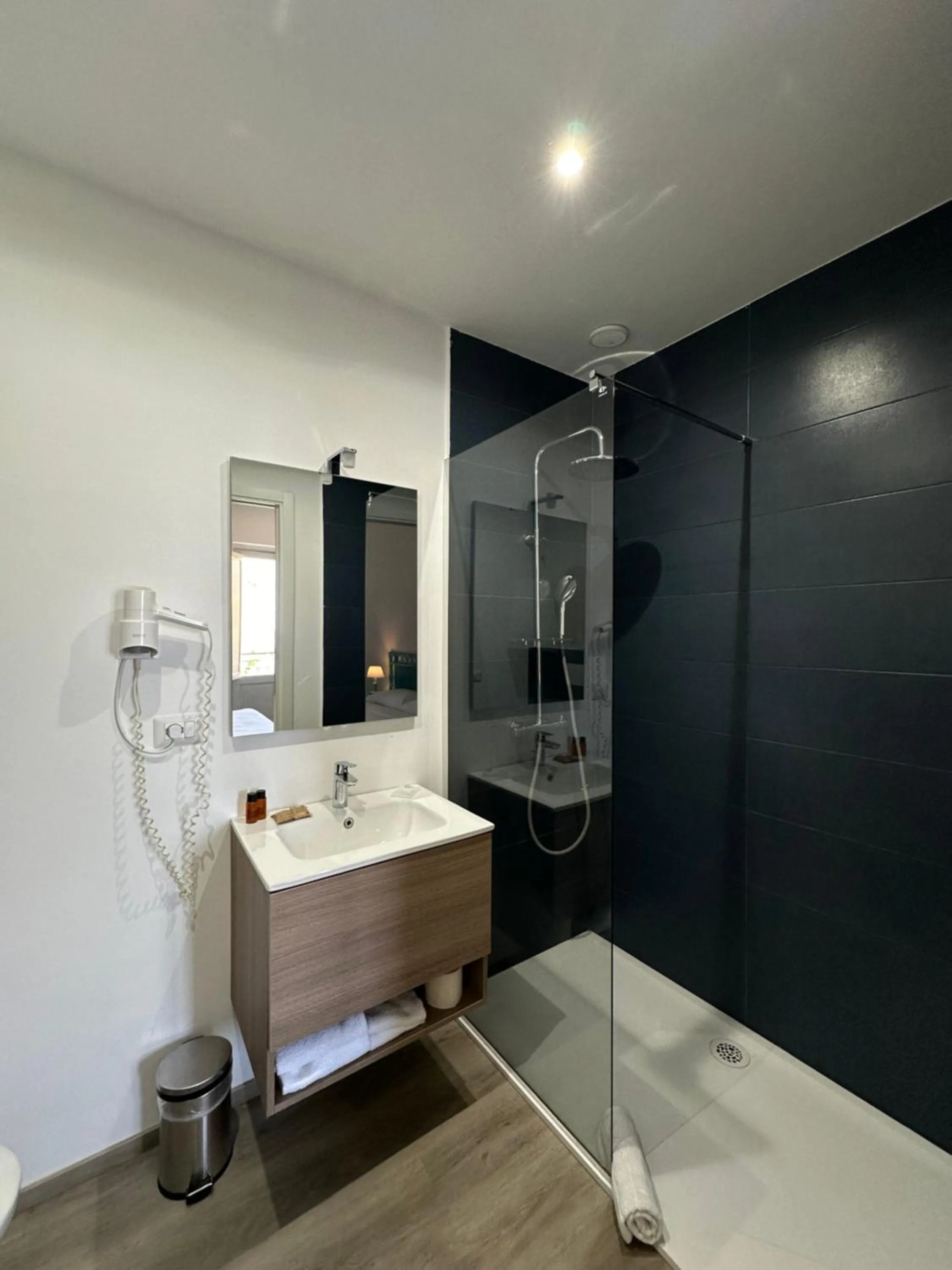 Shower in Hotel Baia Delle Sirene