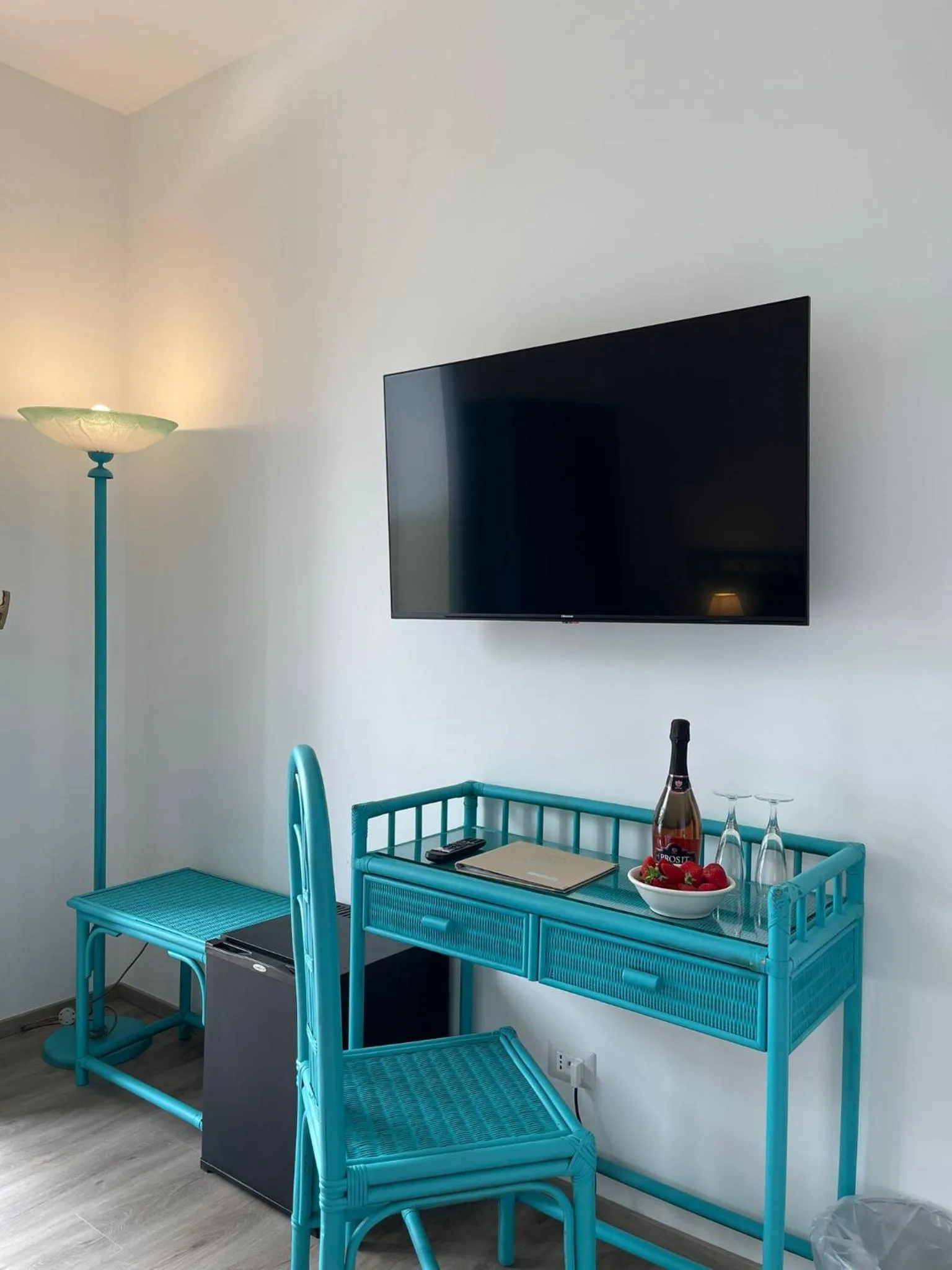 TV and multimedia in Hotel Baia Delle Sirene