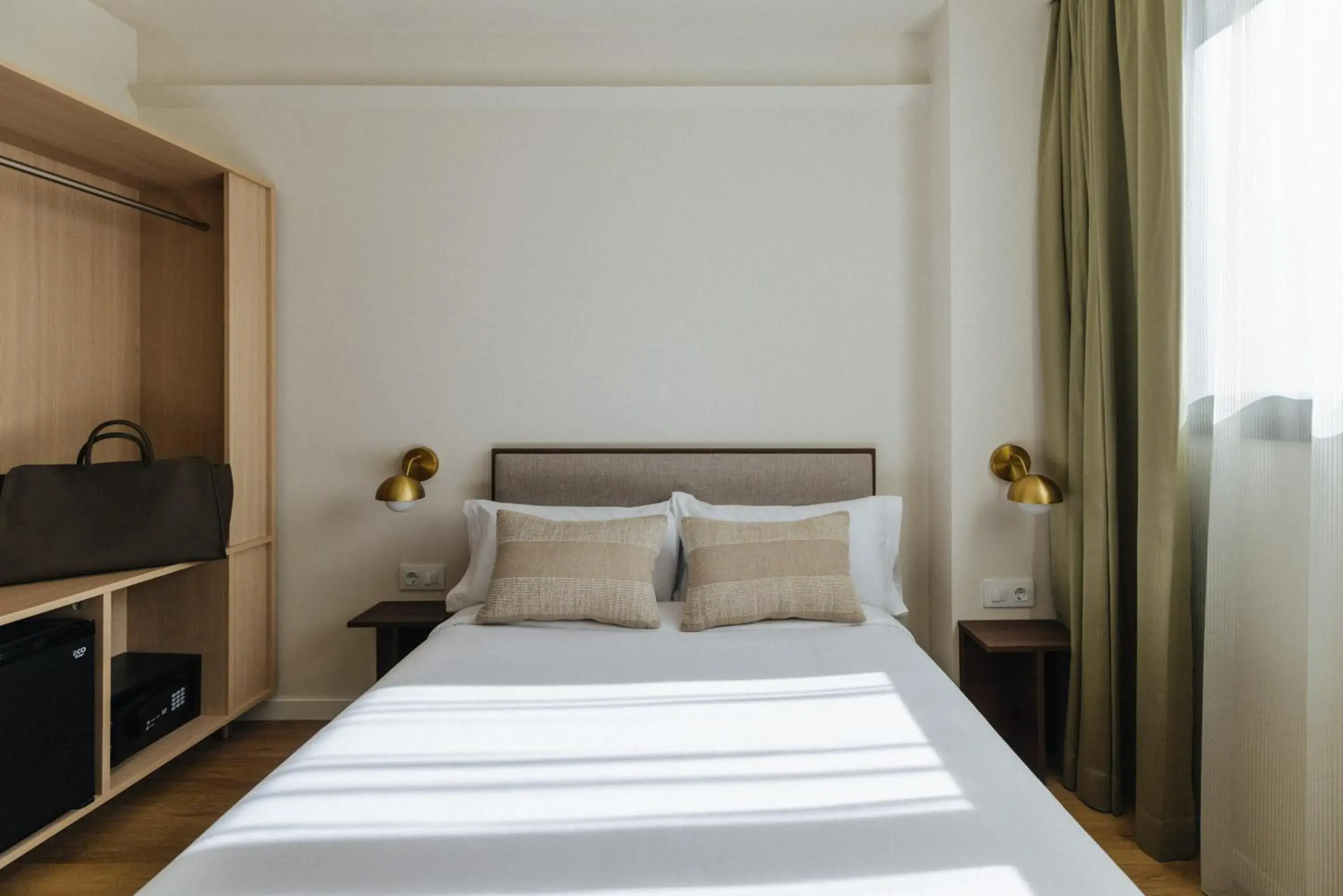 Double Room with Private Bathroom in Atipico Madrid Double Room with Private Bathroom in Atipico Madrid