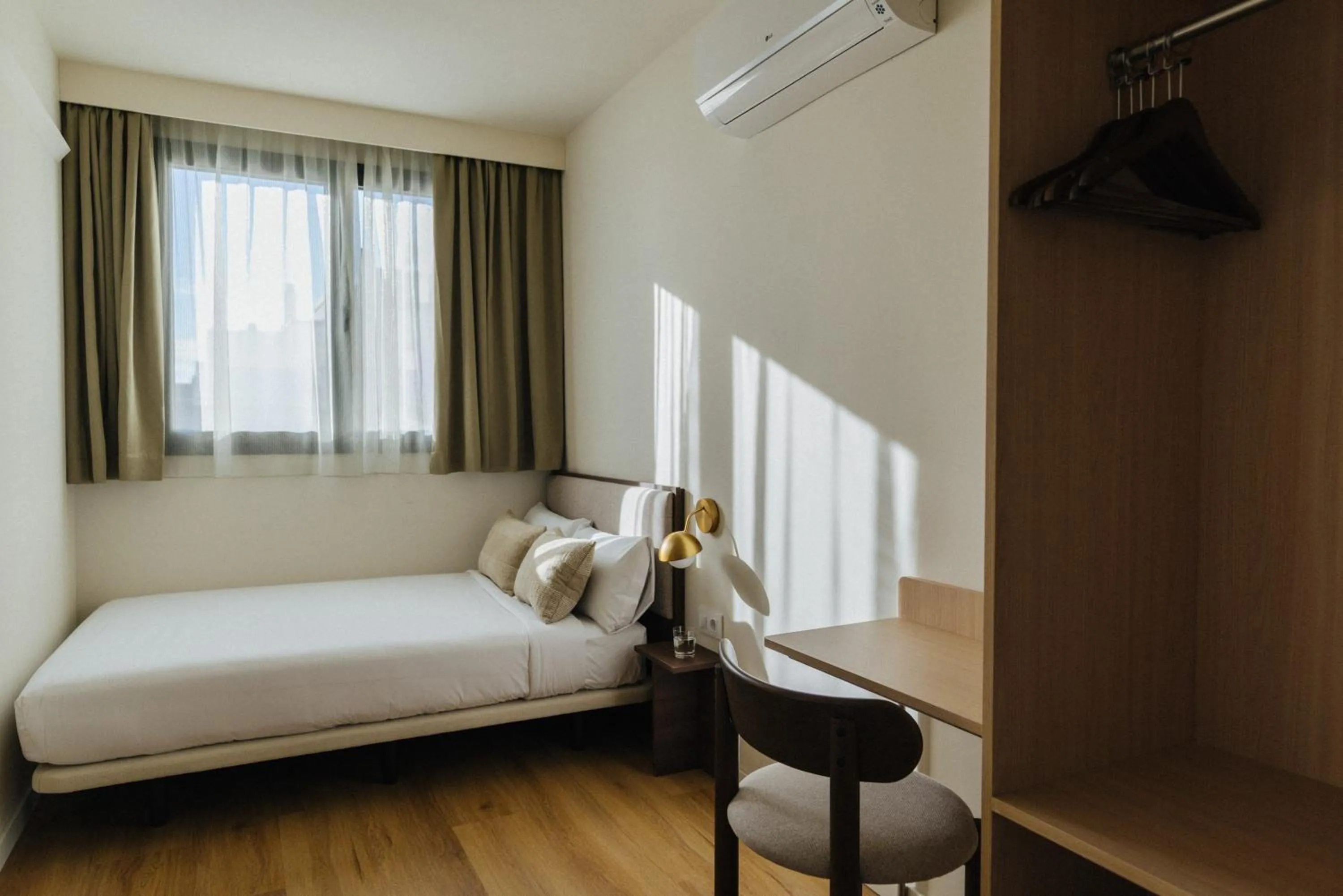 Standard Single Room with Shared Bathroom in Atipico Madrid
