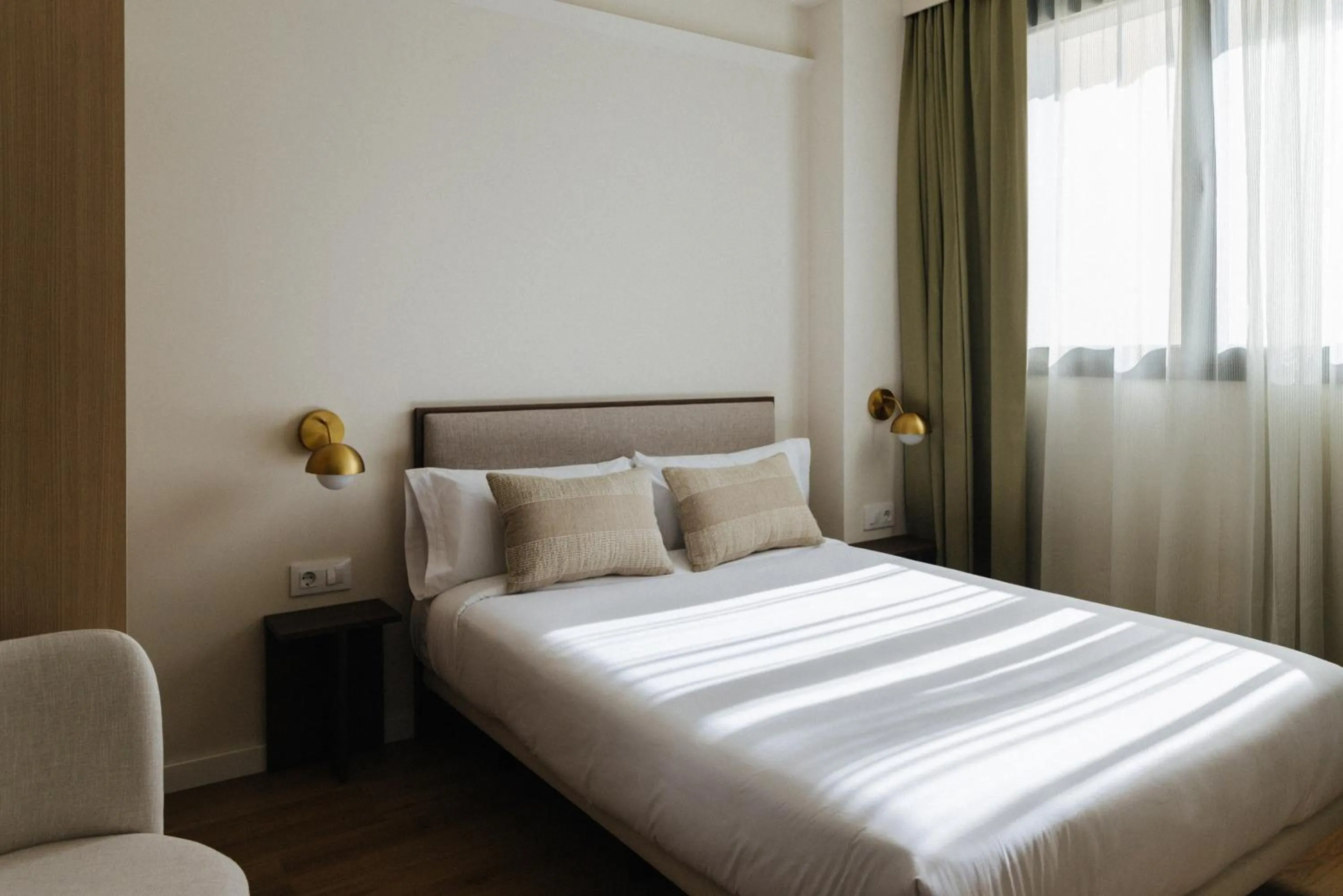 Double Room with Private Bathroom in Atipico Madrid