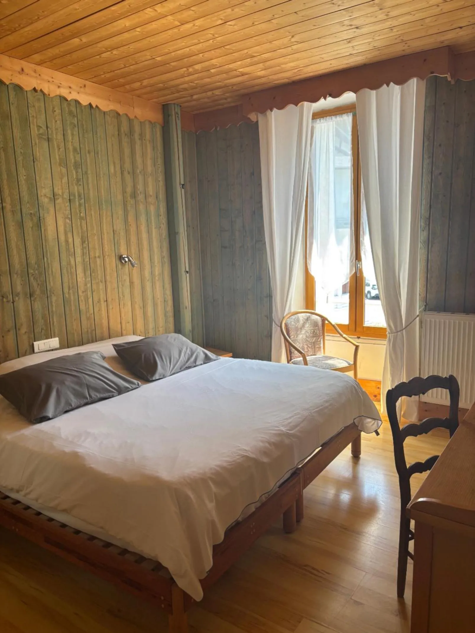 Bed in Hôtel l'Hermitage