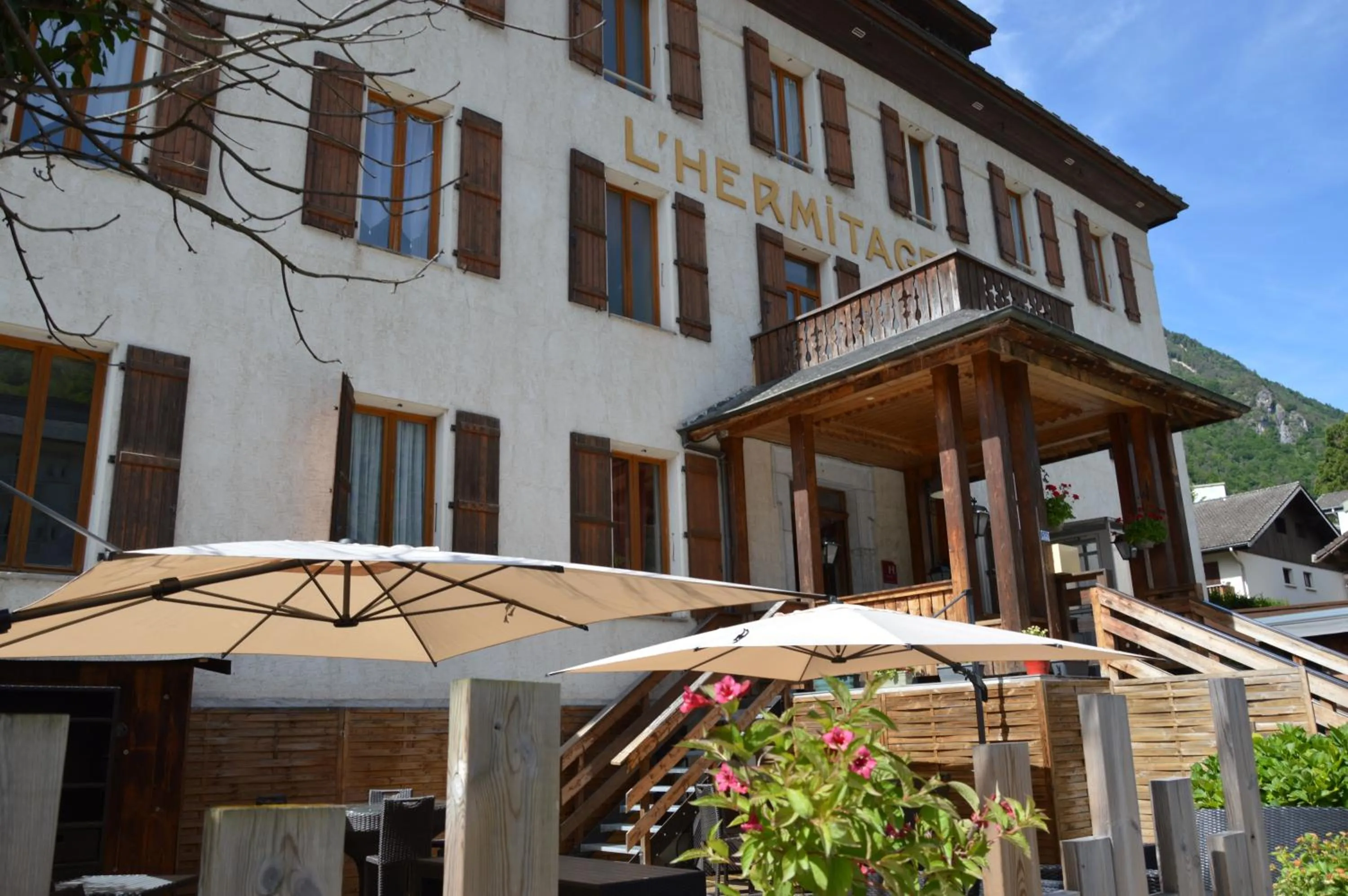 Property building in Hôtel l'Hermitage