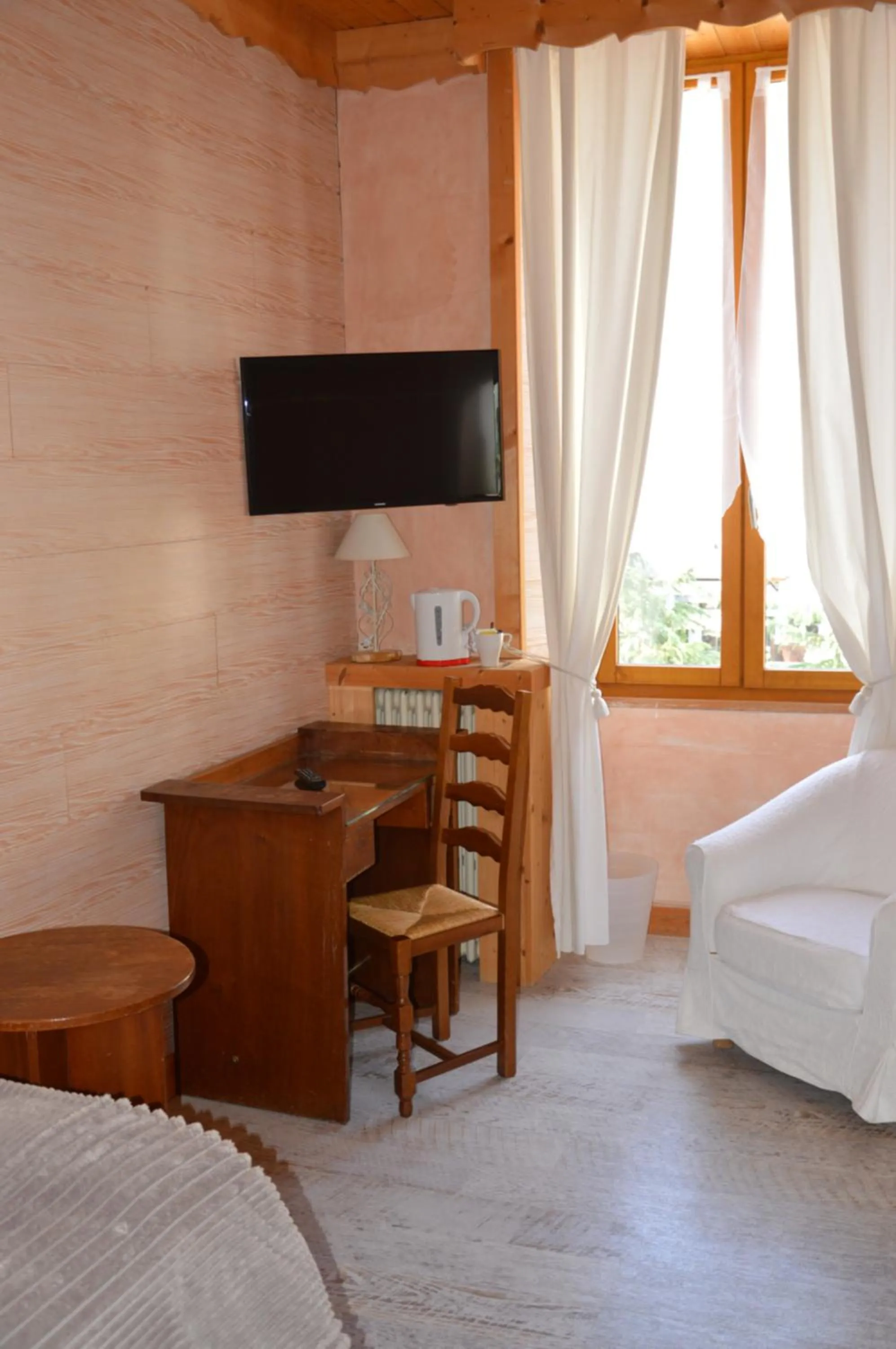 Seating area, Bed in Hôtel l'Hermitage