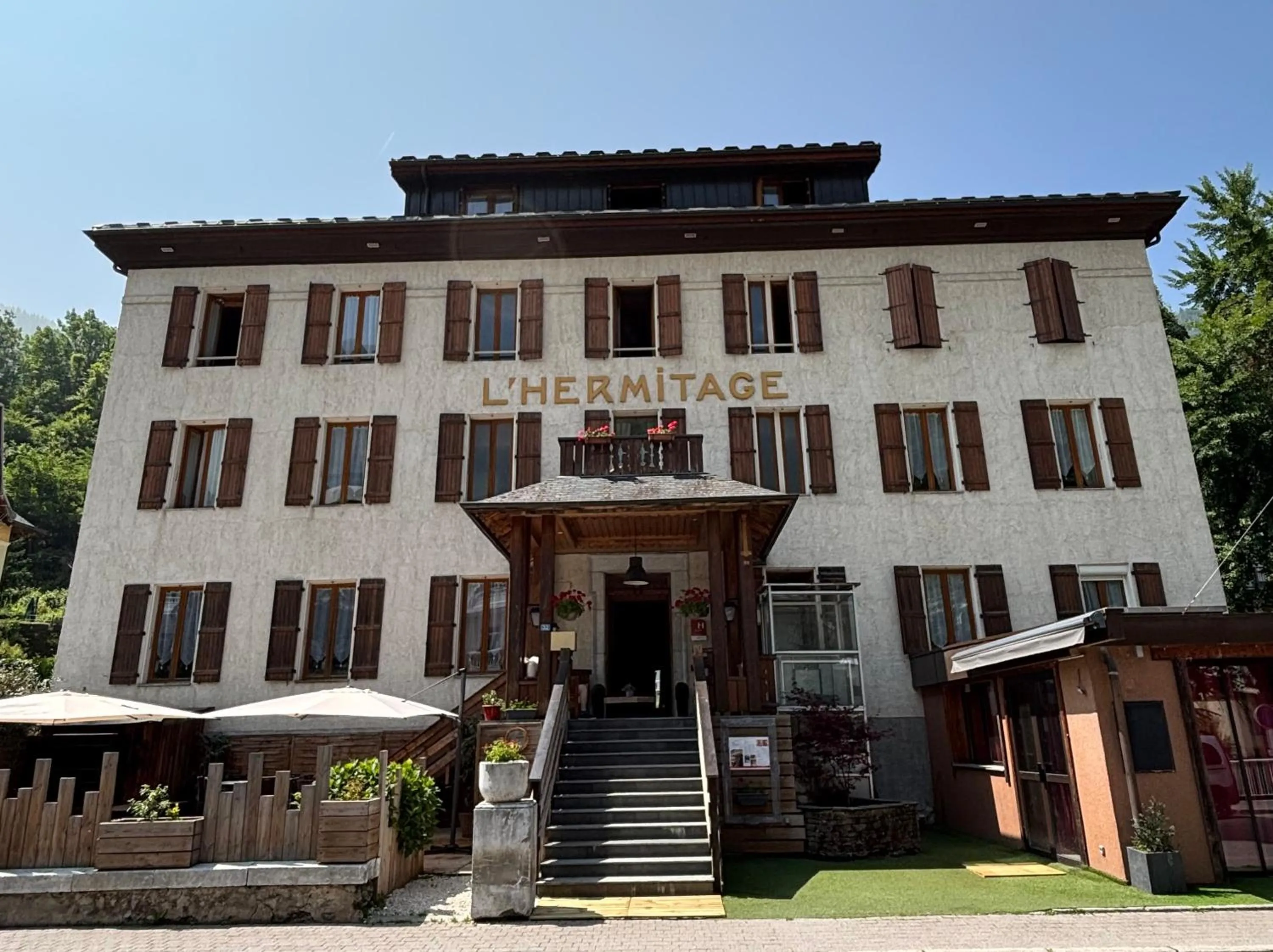 Property building in Hôtel l'Hermitage