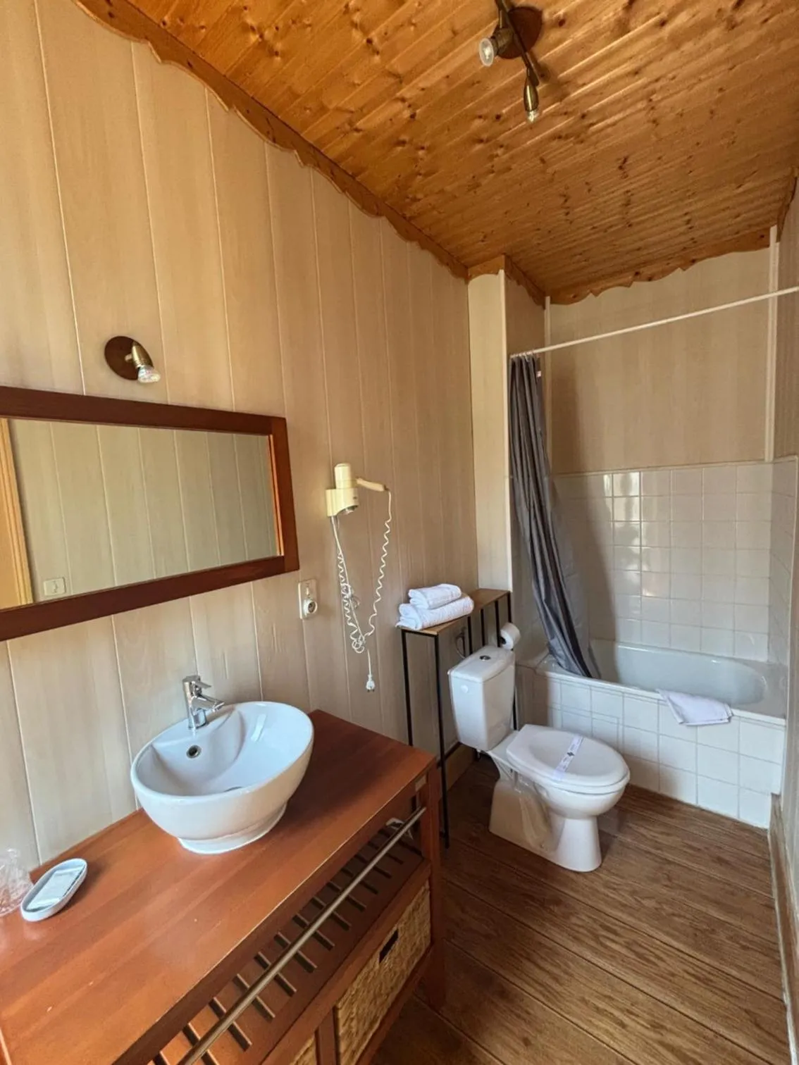 Toilet in Hôtel l'Hermitage