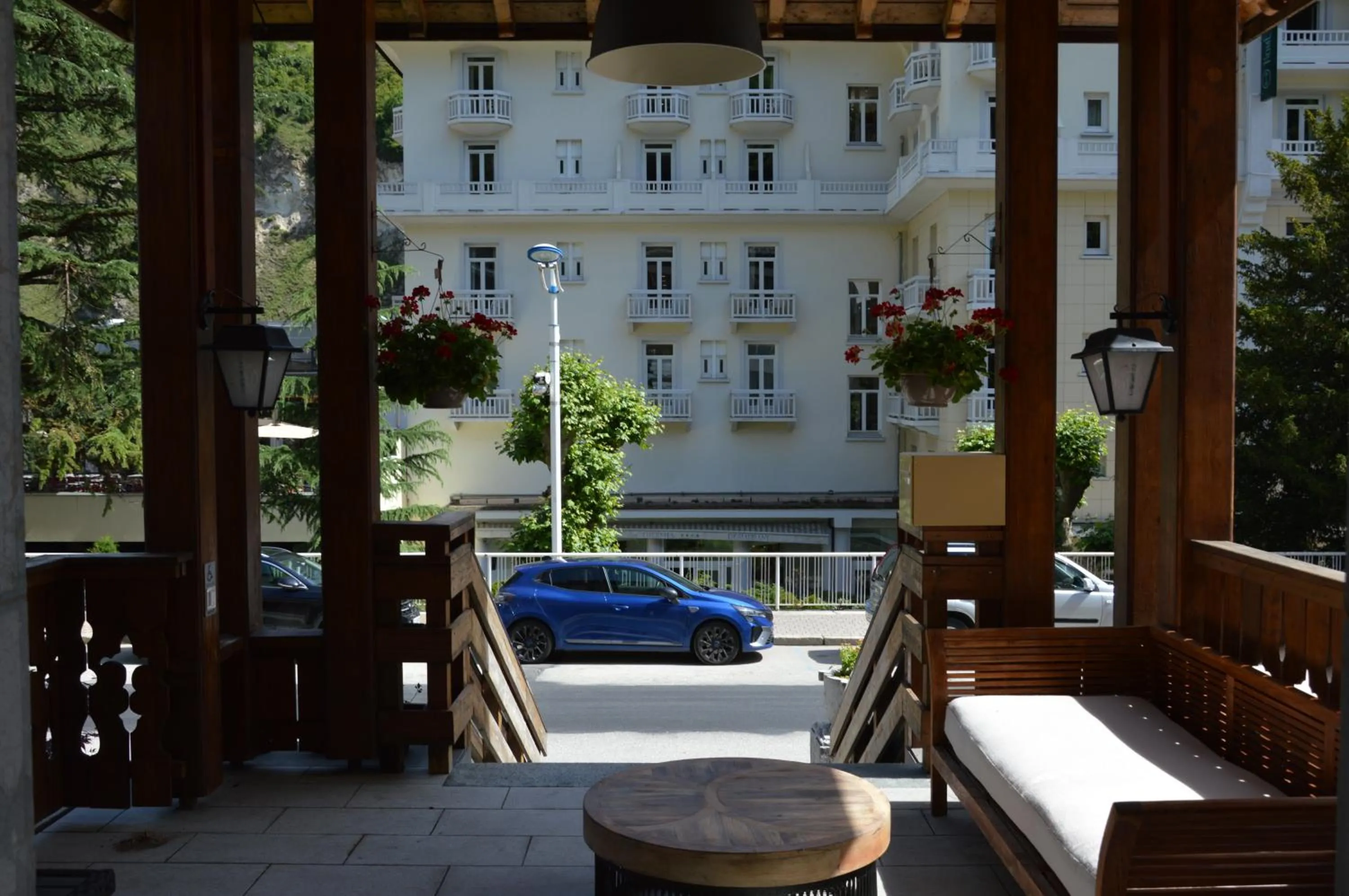 Facade/entrance in Hôtel l'Hermitage