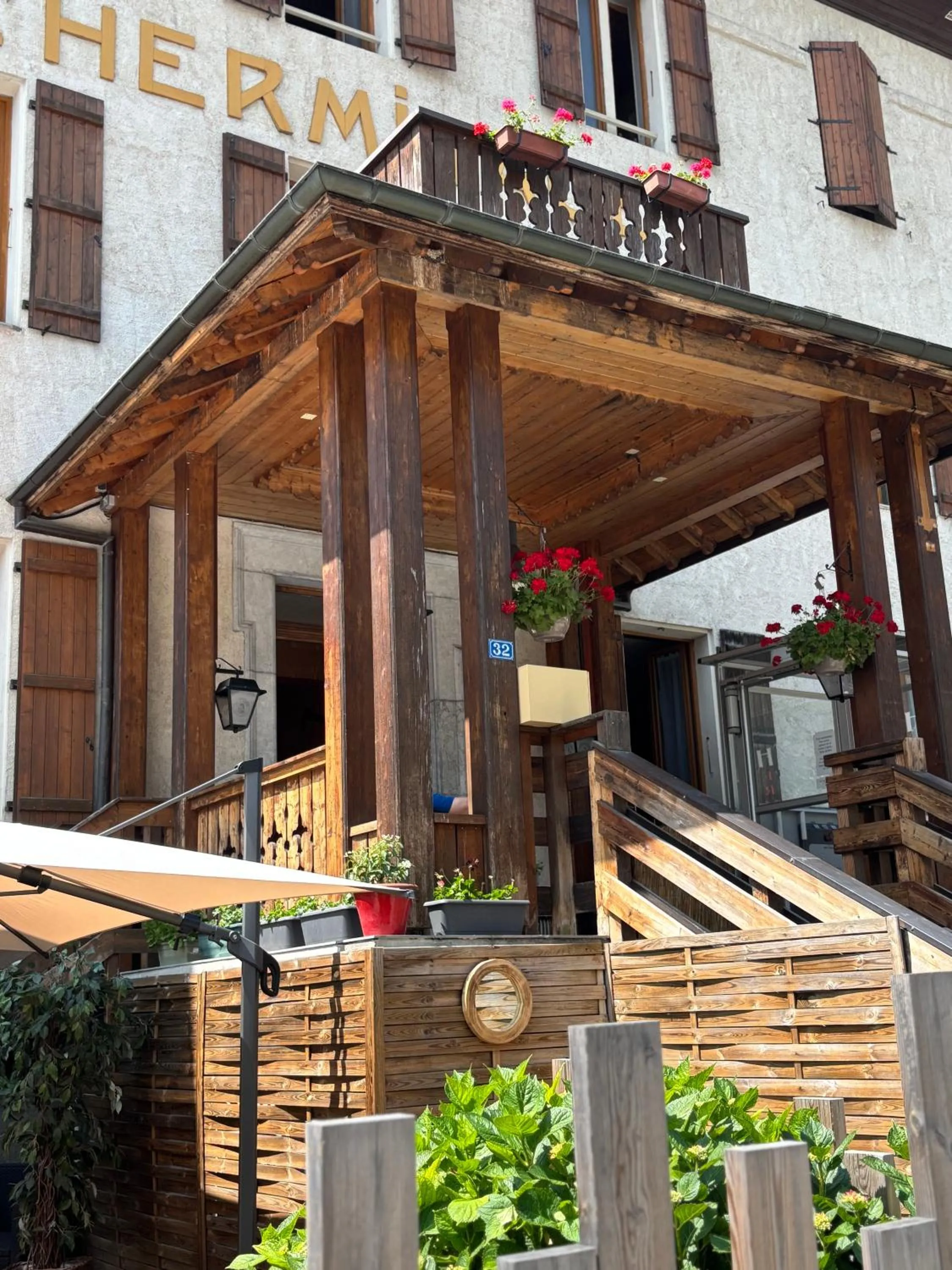 Property building in Hôtel l'Hermitage