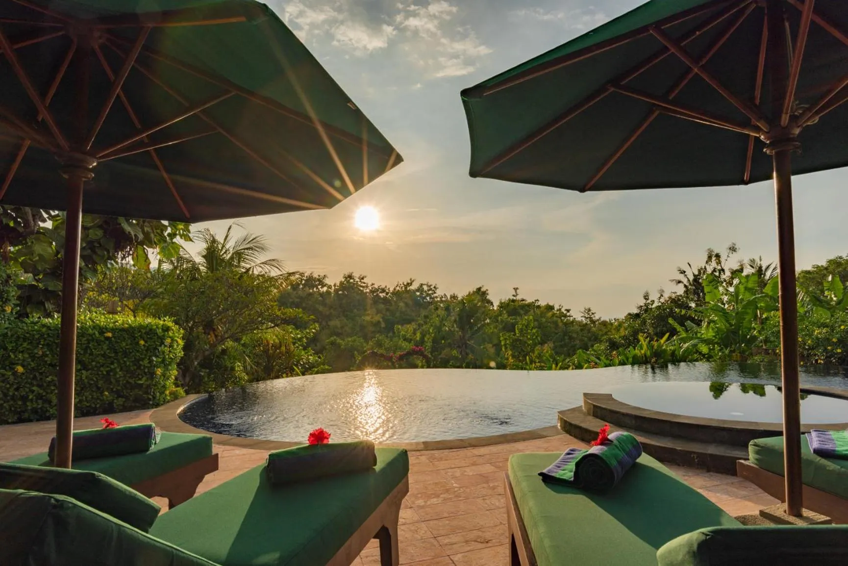 Swimming pool in Alamanda Lovina Resort