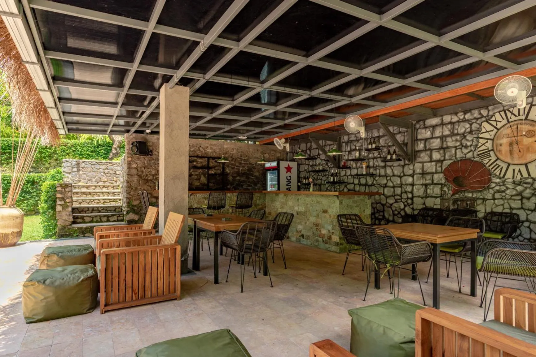 Restaurant/places to eat in Alamanda Lovina Resort