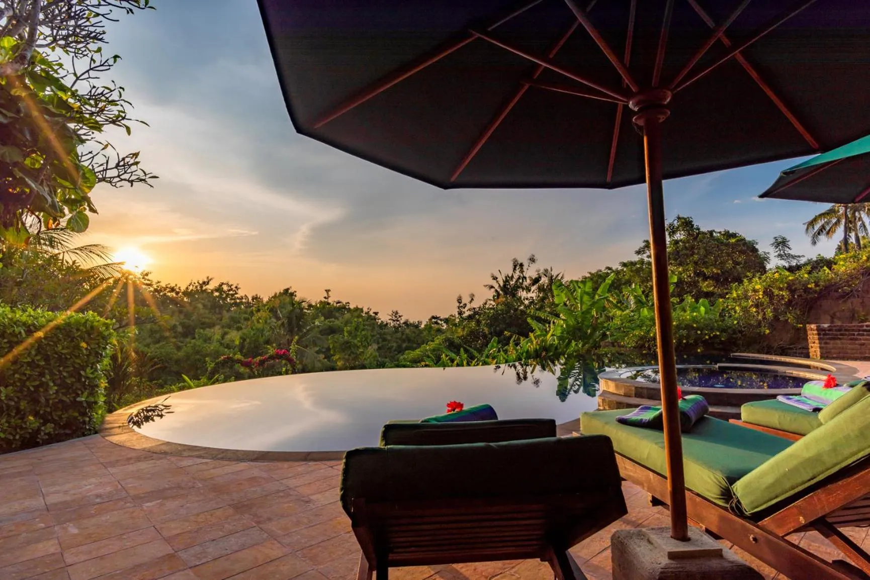 Swimming pool in Alamanda Lovina Resort
