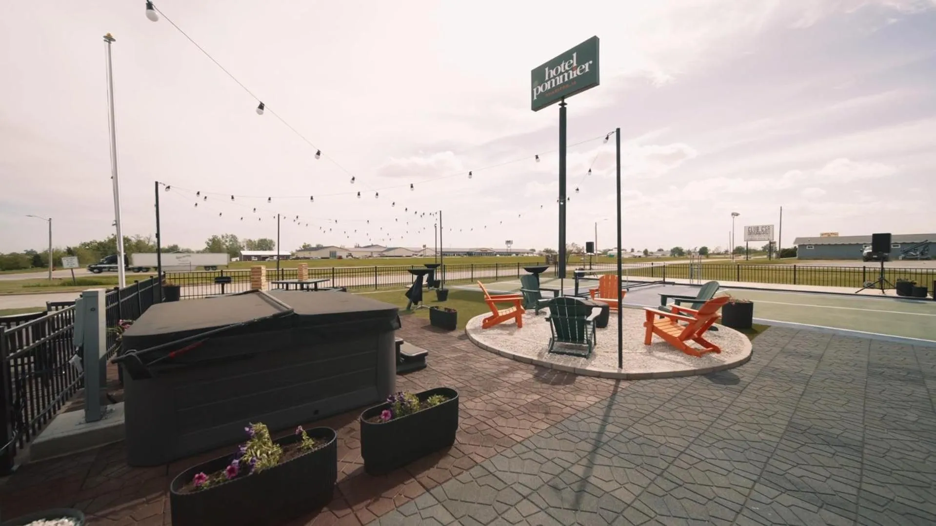 Property building in Hotel Pommier Chariton