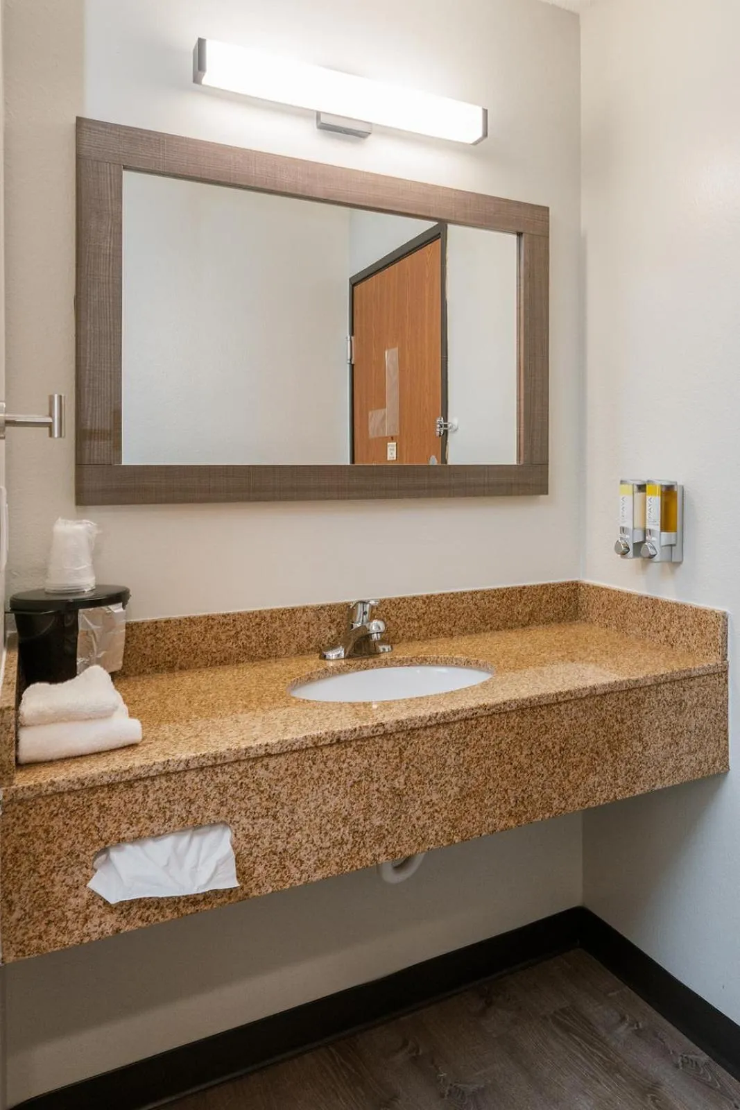 Bathroom in Hotel Pommier Chariton