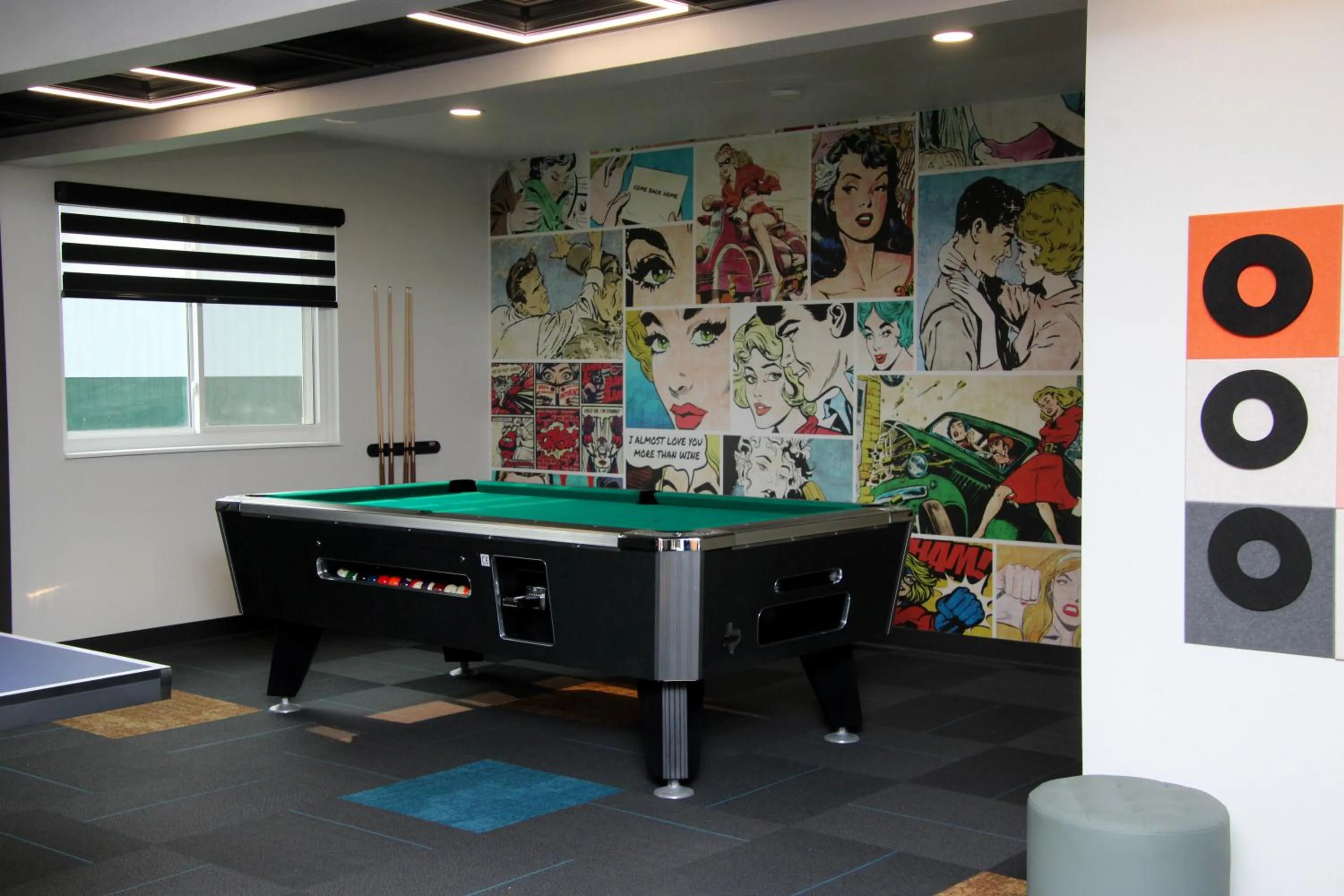 Billiard in Hotel Pommier Chariton