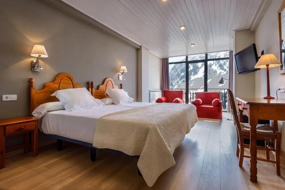 Bed in Hotel Edelweiss Candanchú