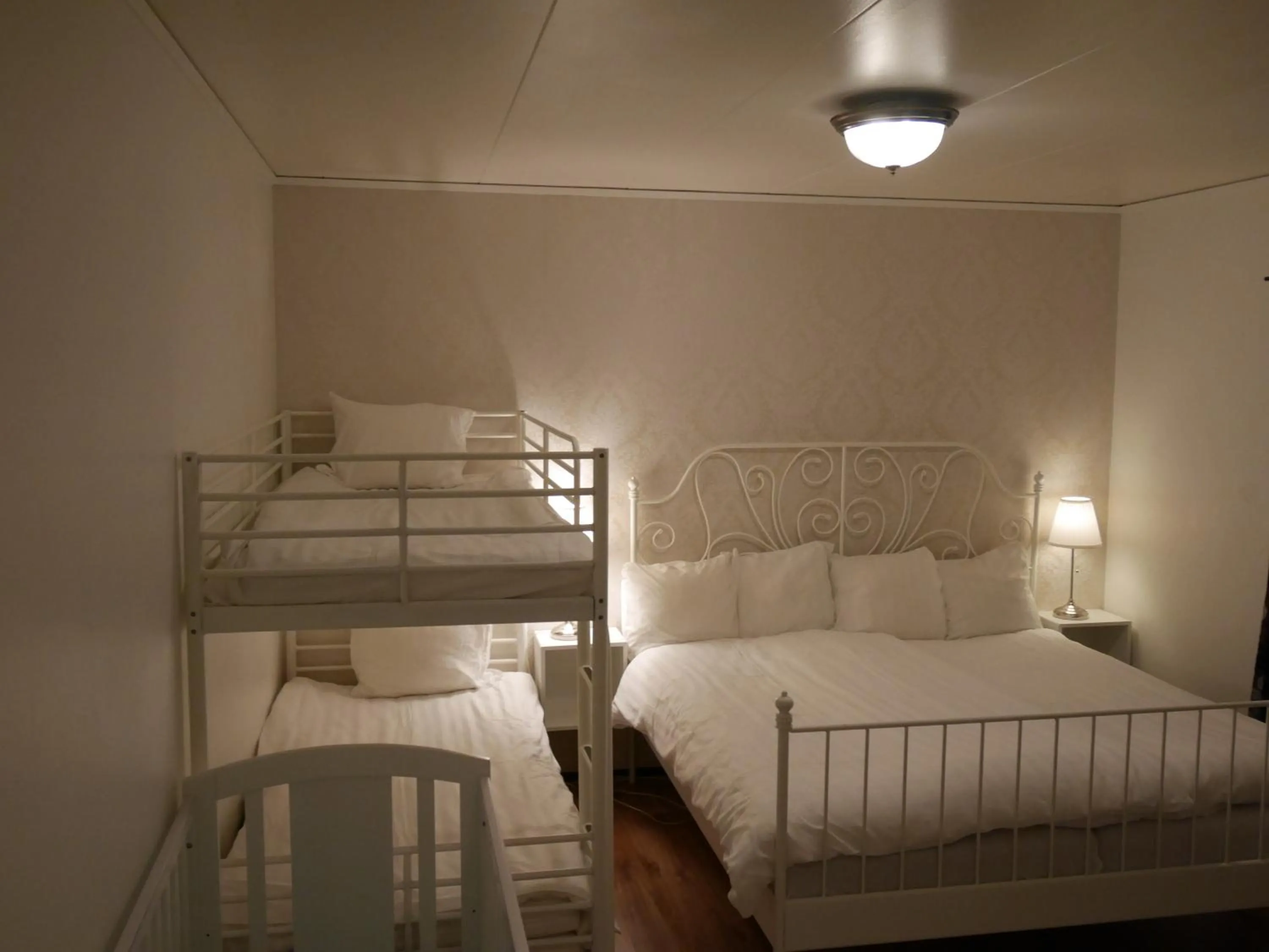 Family Room with Cot in Pensionat Solhöjden