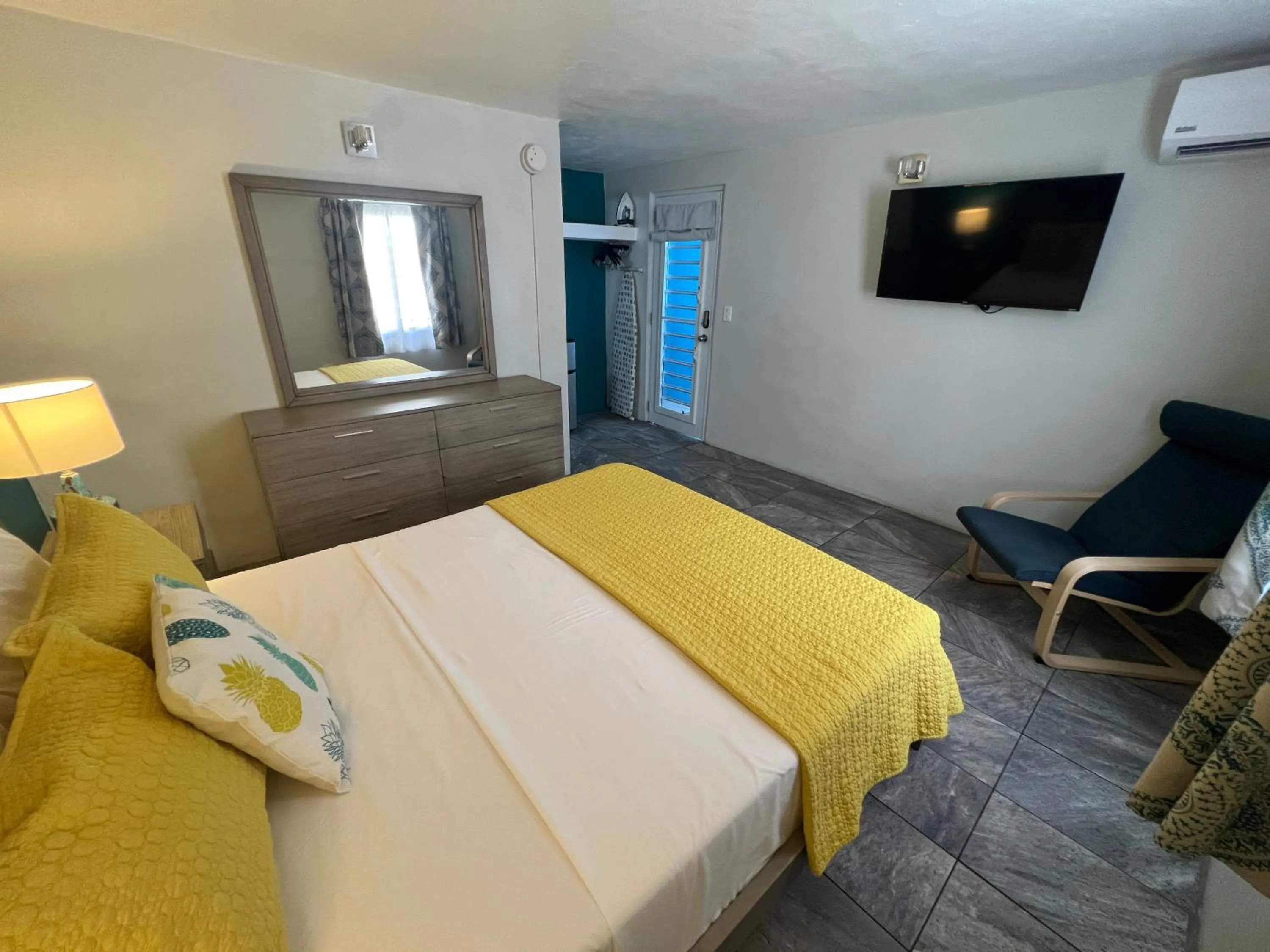 Photo of the whole room, Bed in The Vieques Guesthouse