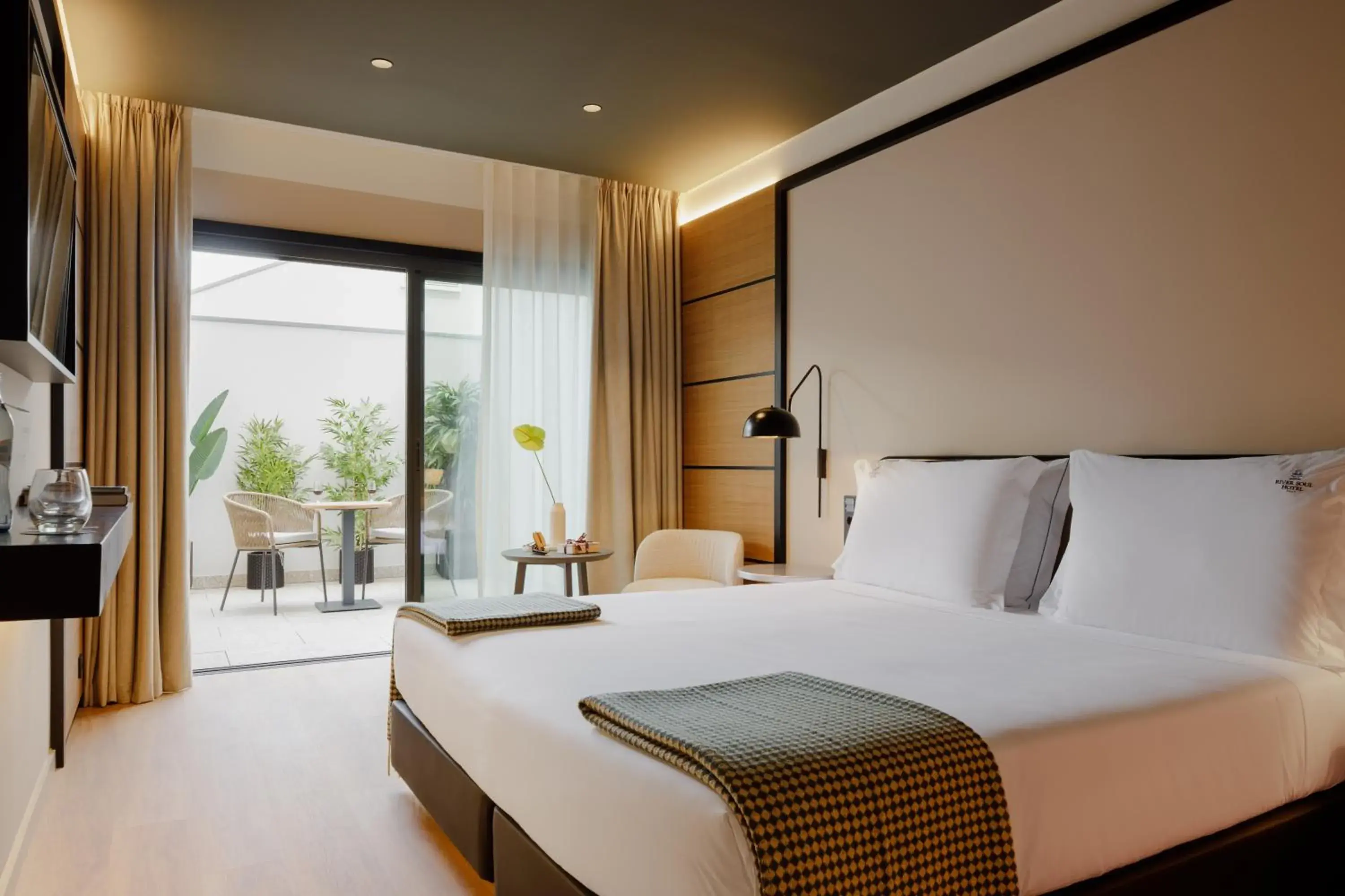 Double Room with Terrace and Interior View in Porto River Soul Hotel Double Room with Terrace and Interior View in Porto River Soul Hotel