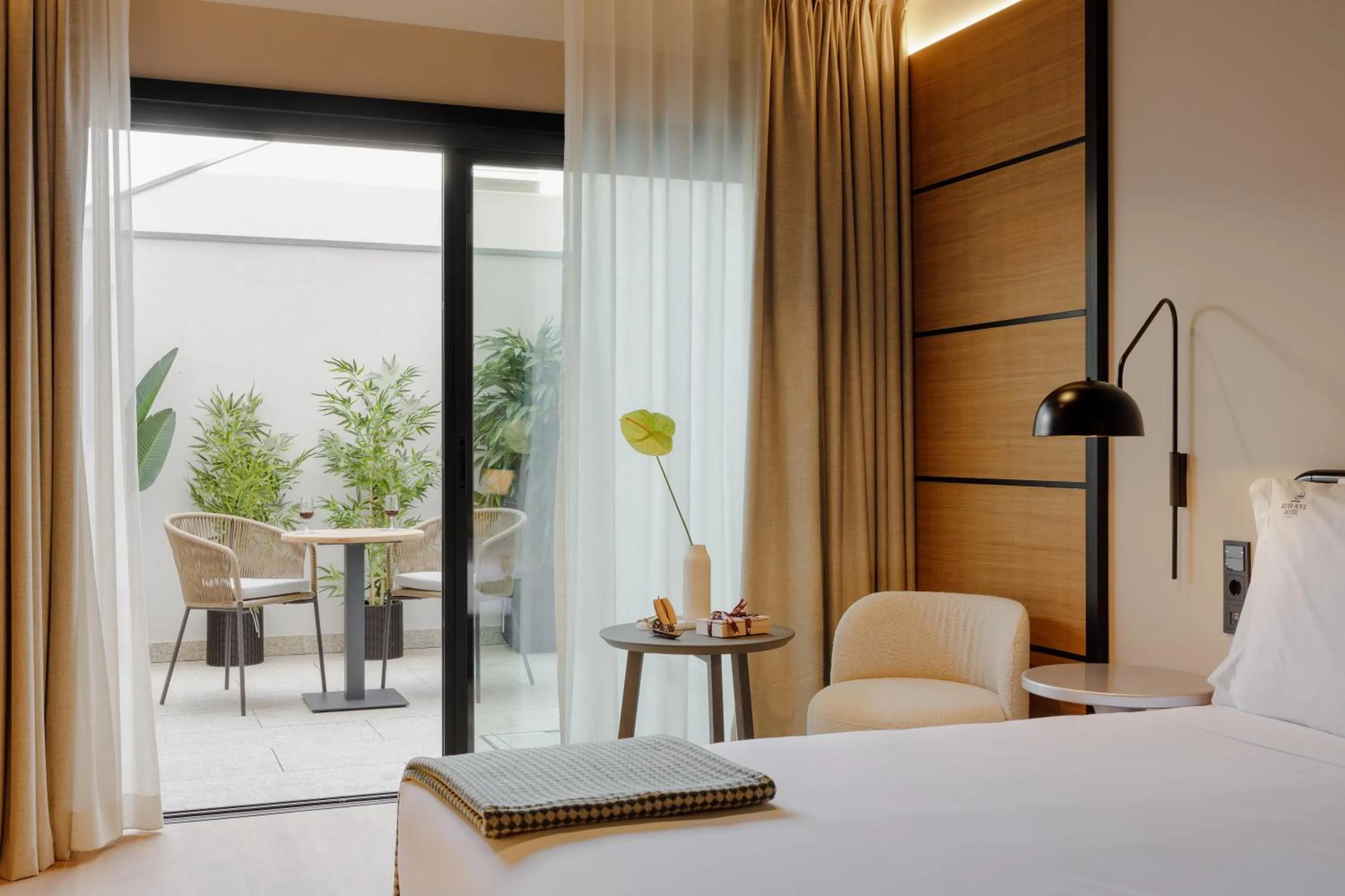 Seating area, Bed in Porto River Soul Hotel