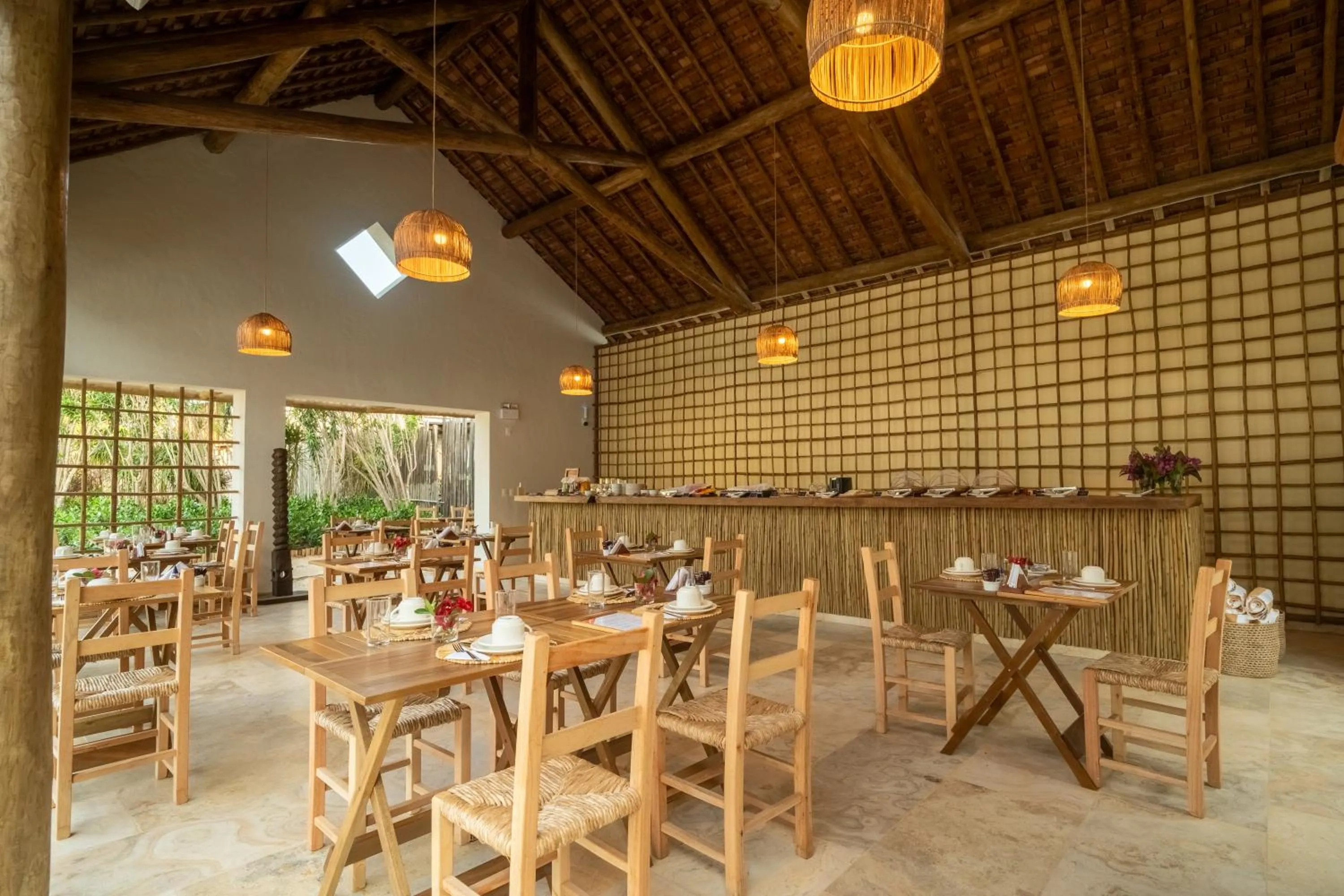 Restaurant/places to eat in Villa Tapi