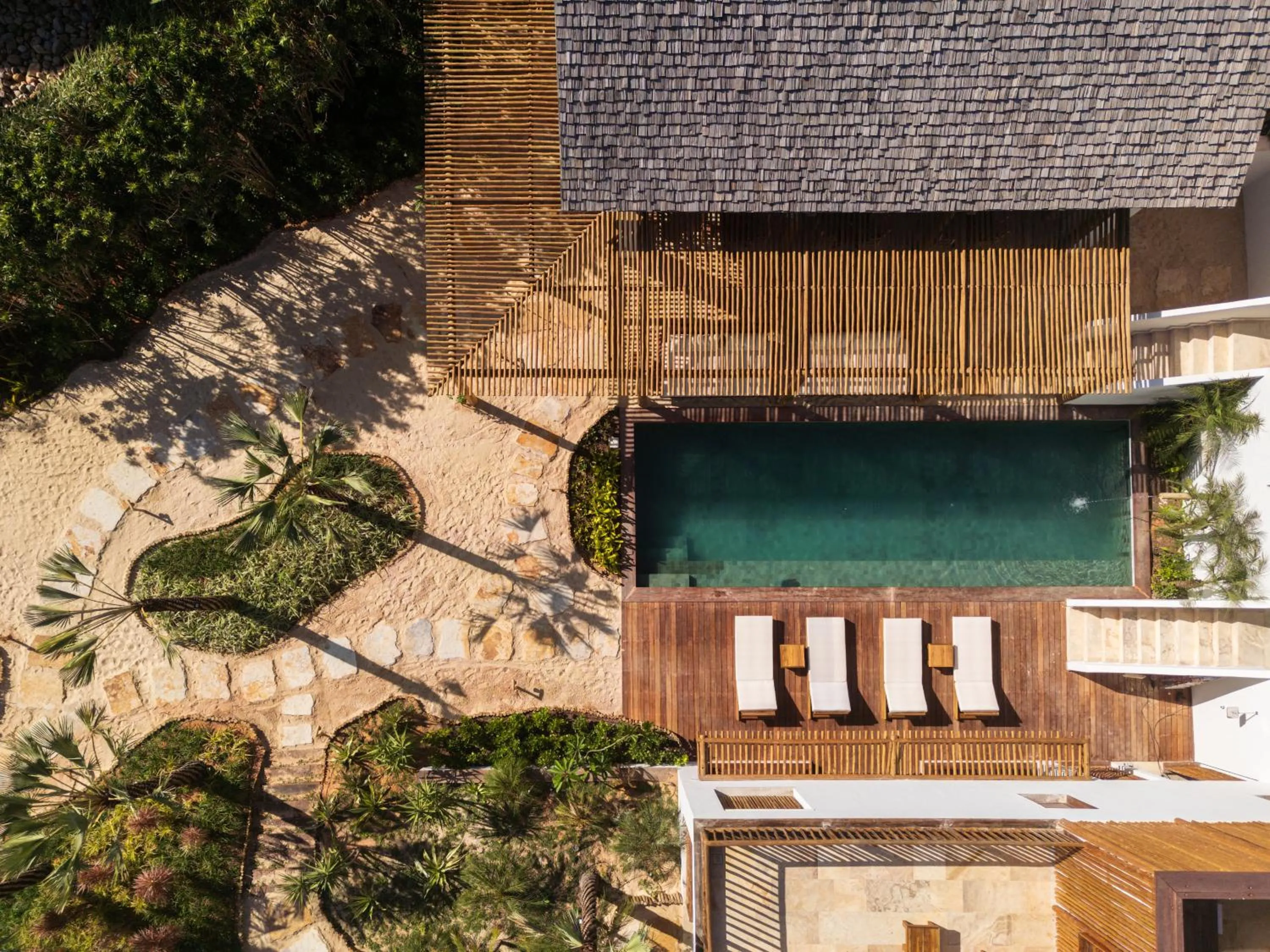Property building in Villa Tapi