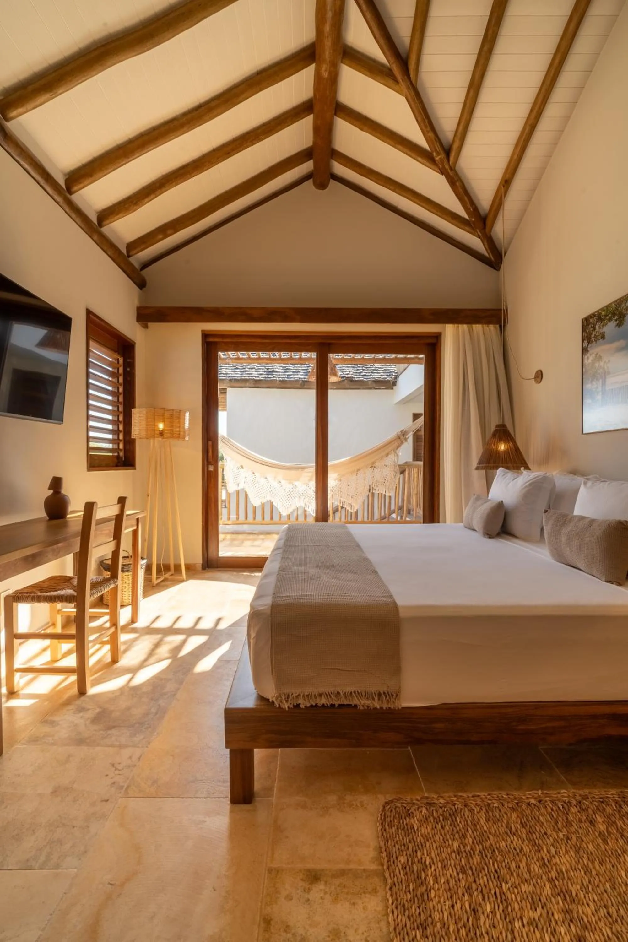 Communal lounge/ TV room, Bed in Villa Tapi