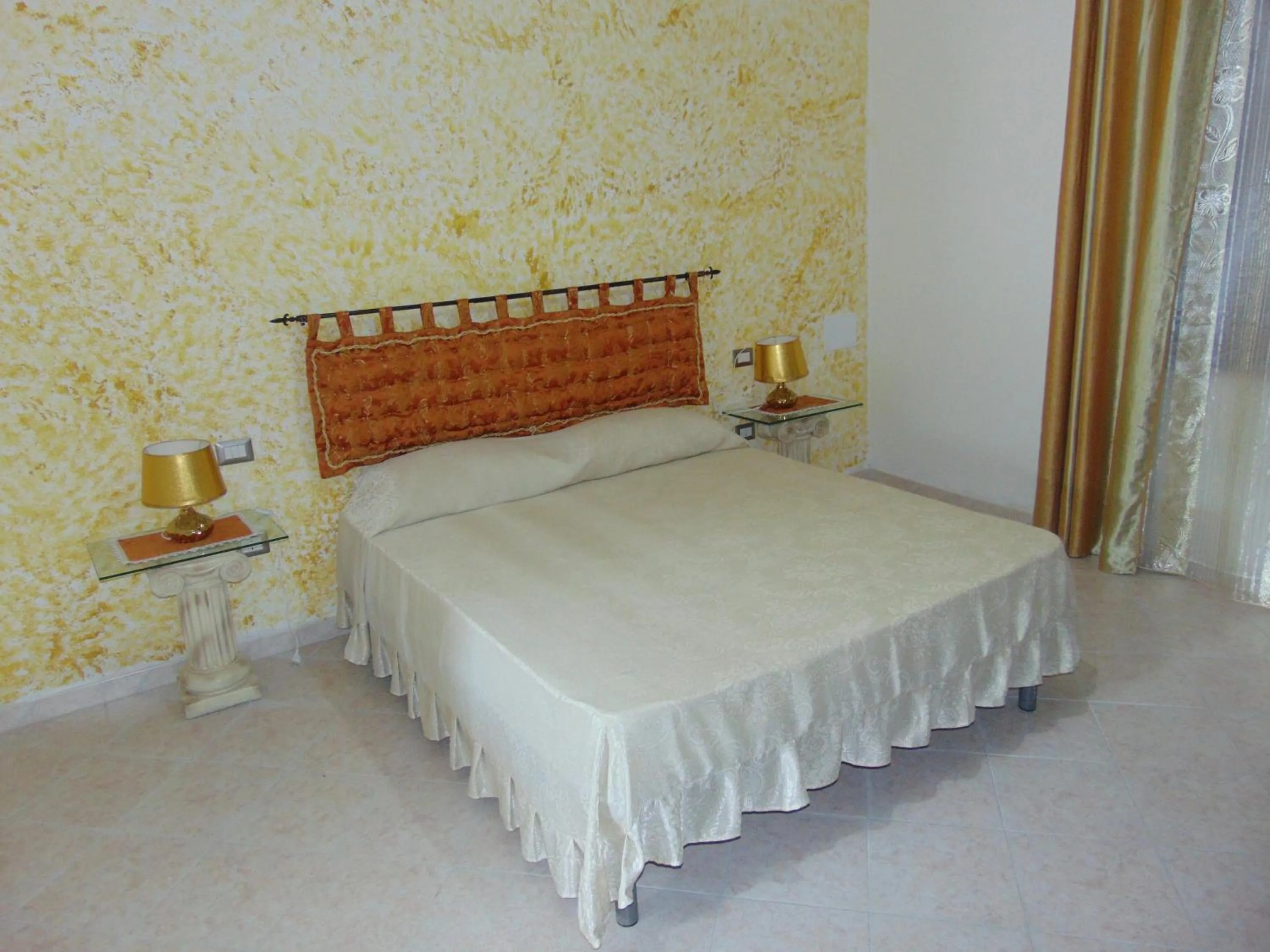 Photo of the whole room, Bed in Appartamenti Budoni