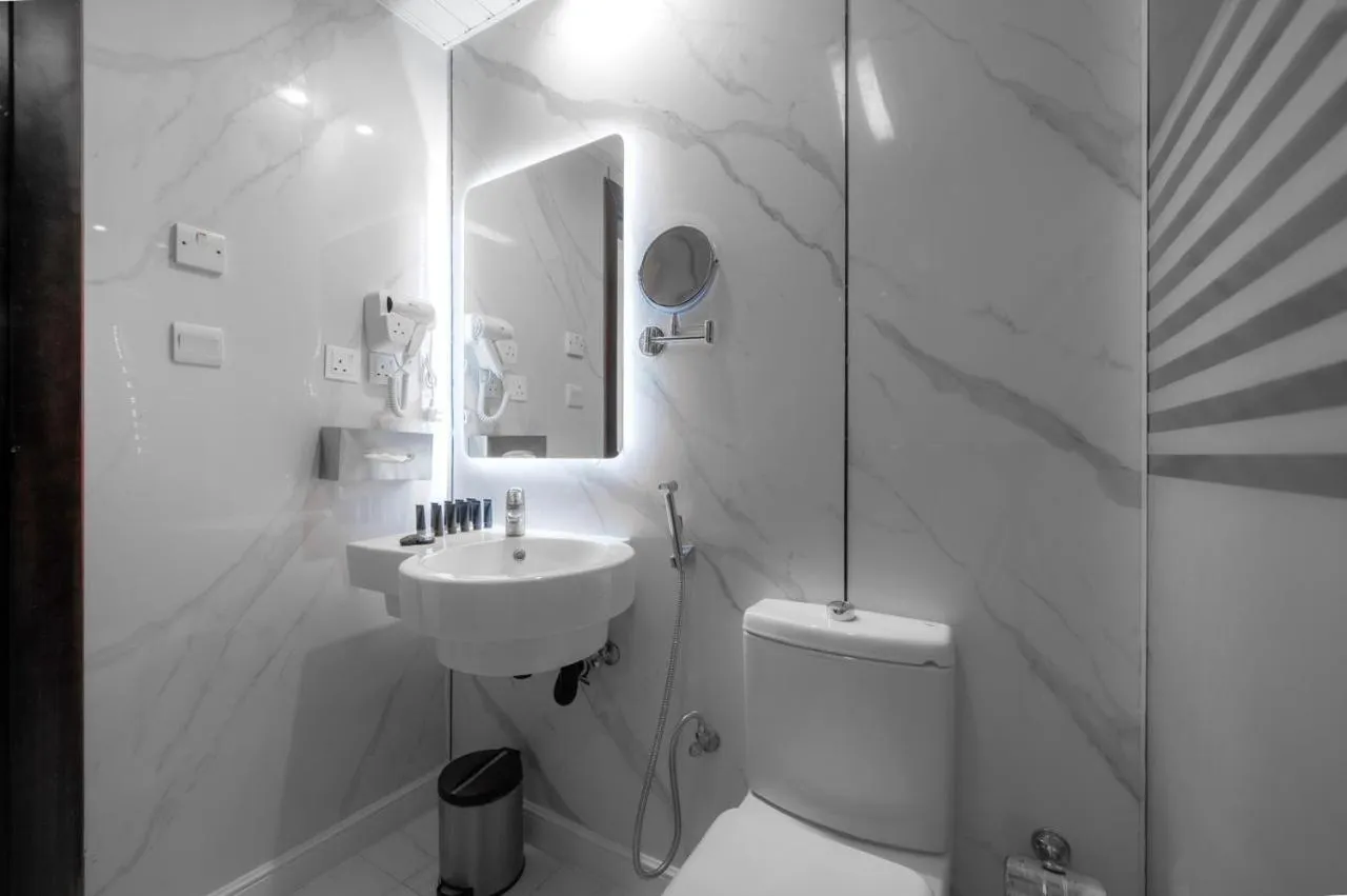 Shower in Maysan AL Taqwa