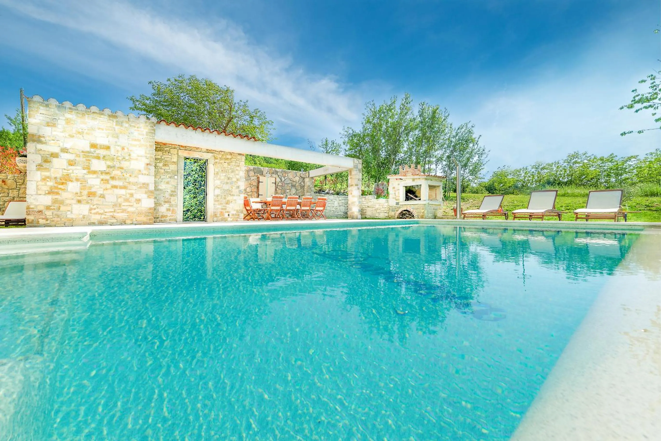 Property building in Villa Demetra