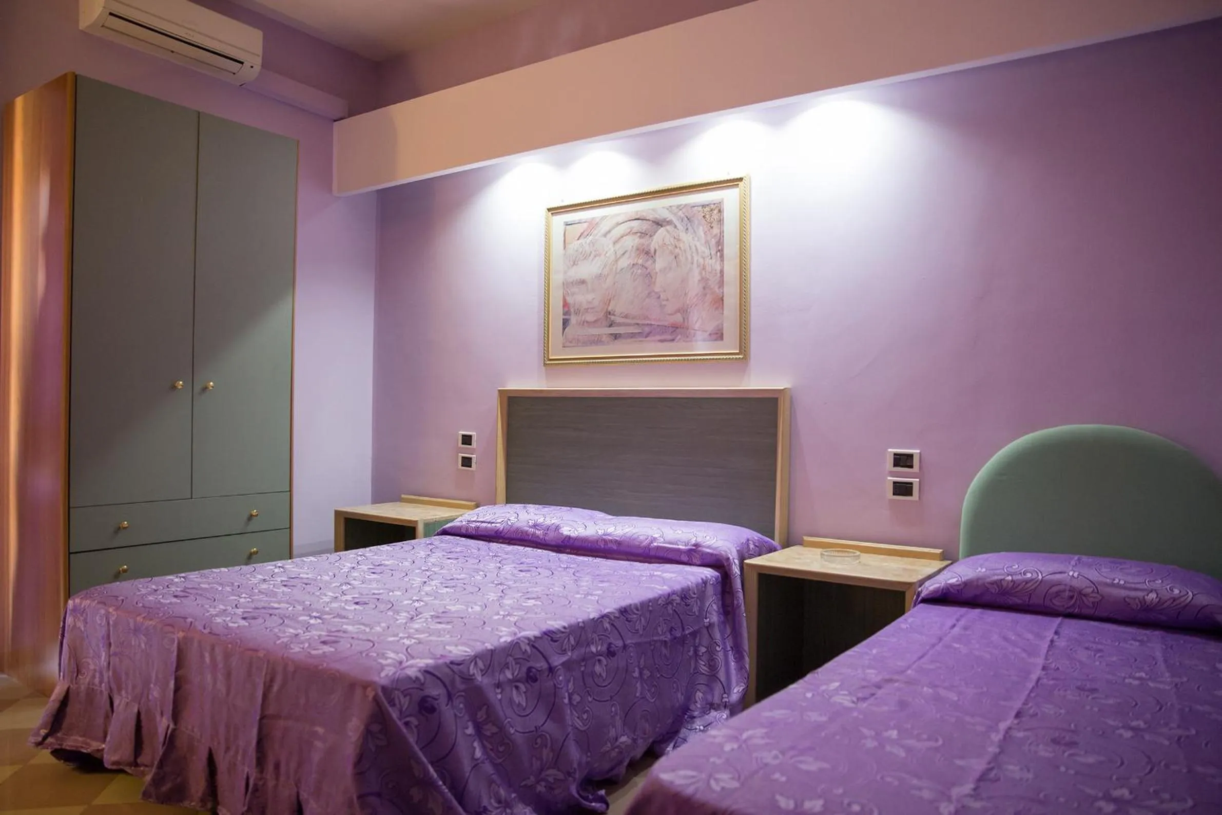 Photo of the whole room in Maximo Hotel