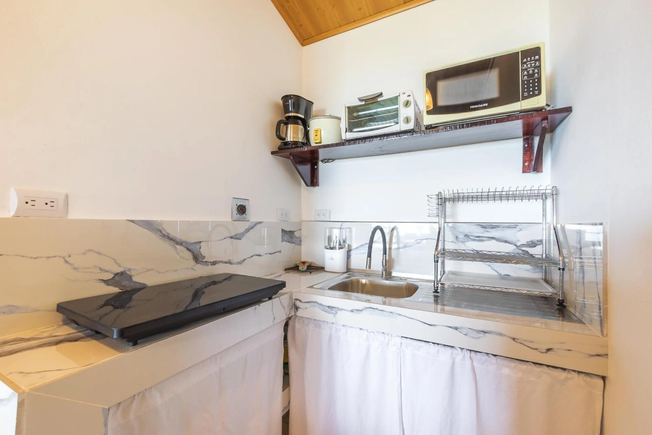 Kitchen or kitchenette in Hotel Villas de la Selva
