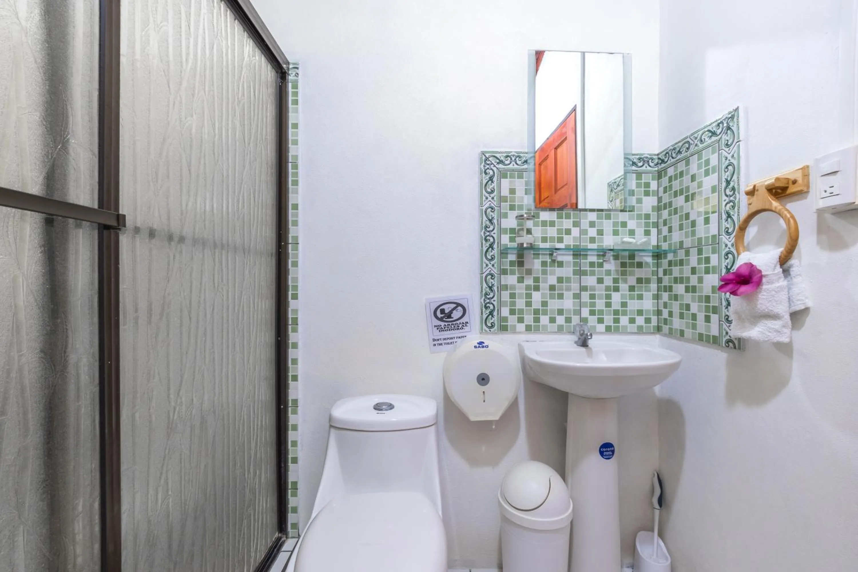 Shower in Hotel Villas de la Selva