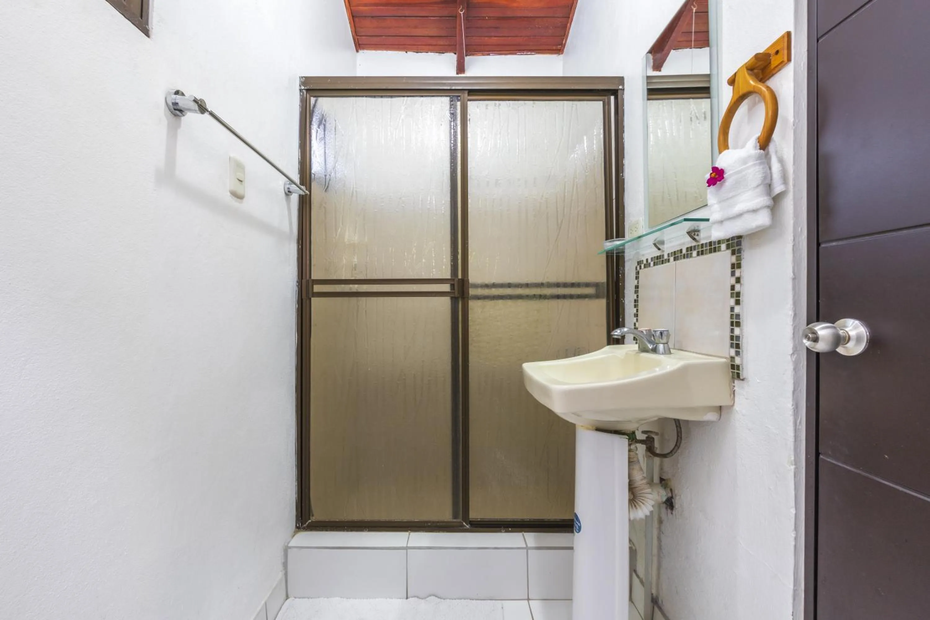 Shower in Hotel Villas de la Selva