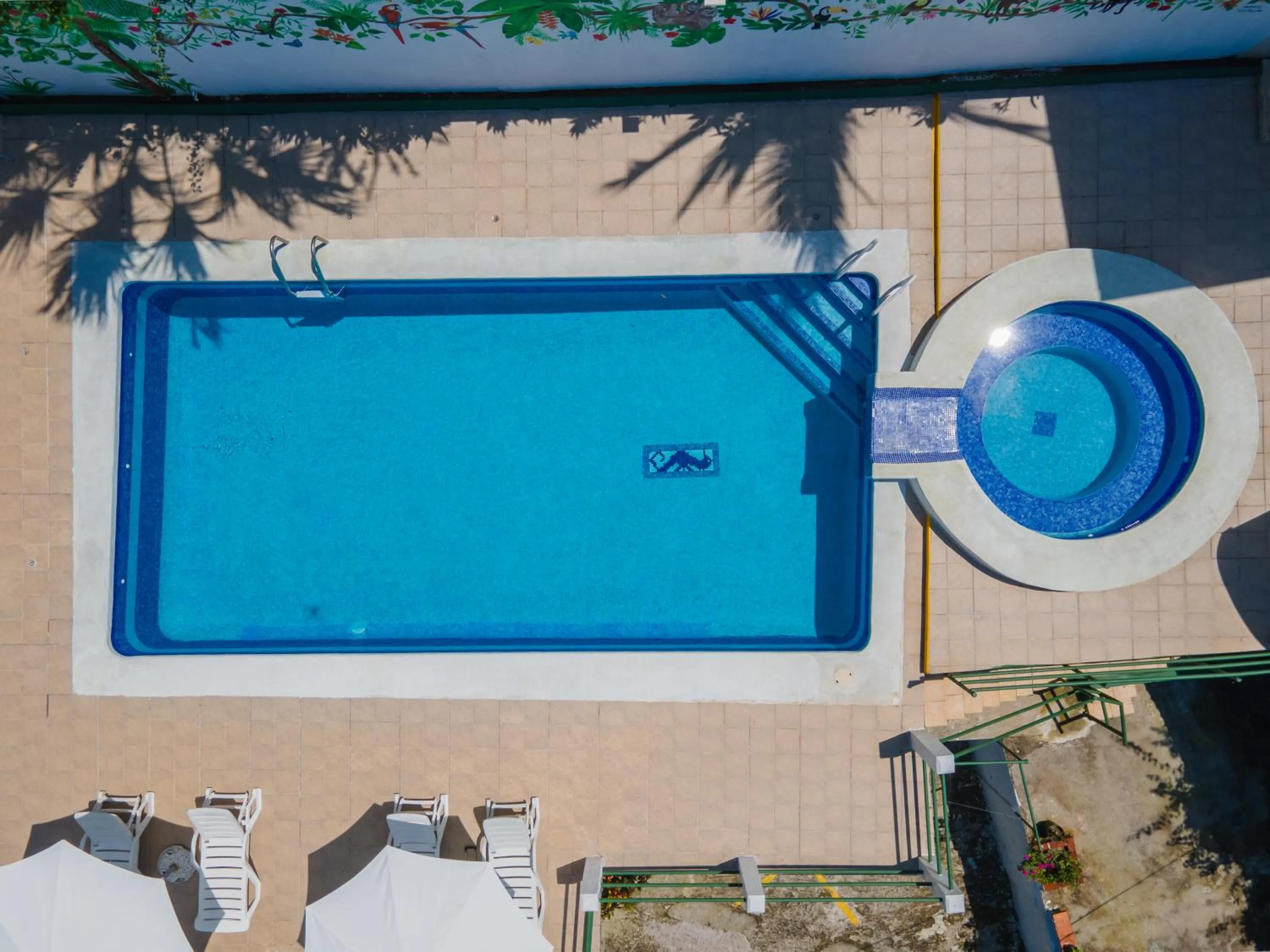 Swimming pool in Hotel Villas de la Selva