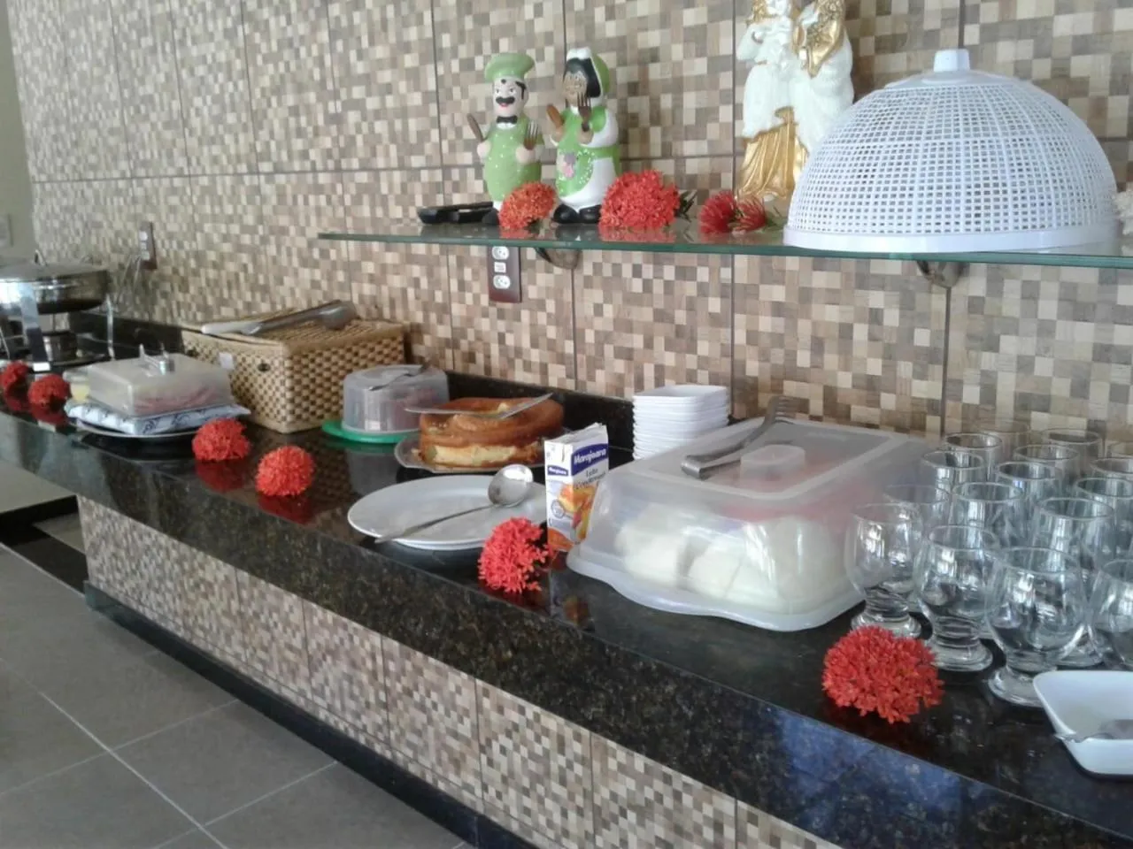 Buffet breakfast in Pousada Paraíso das Palmeiras