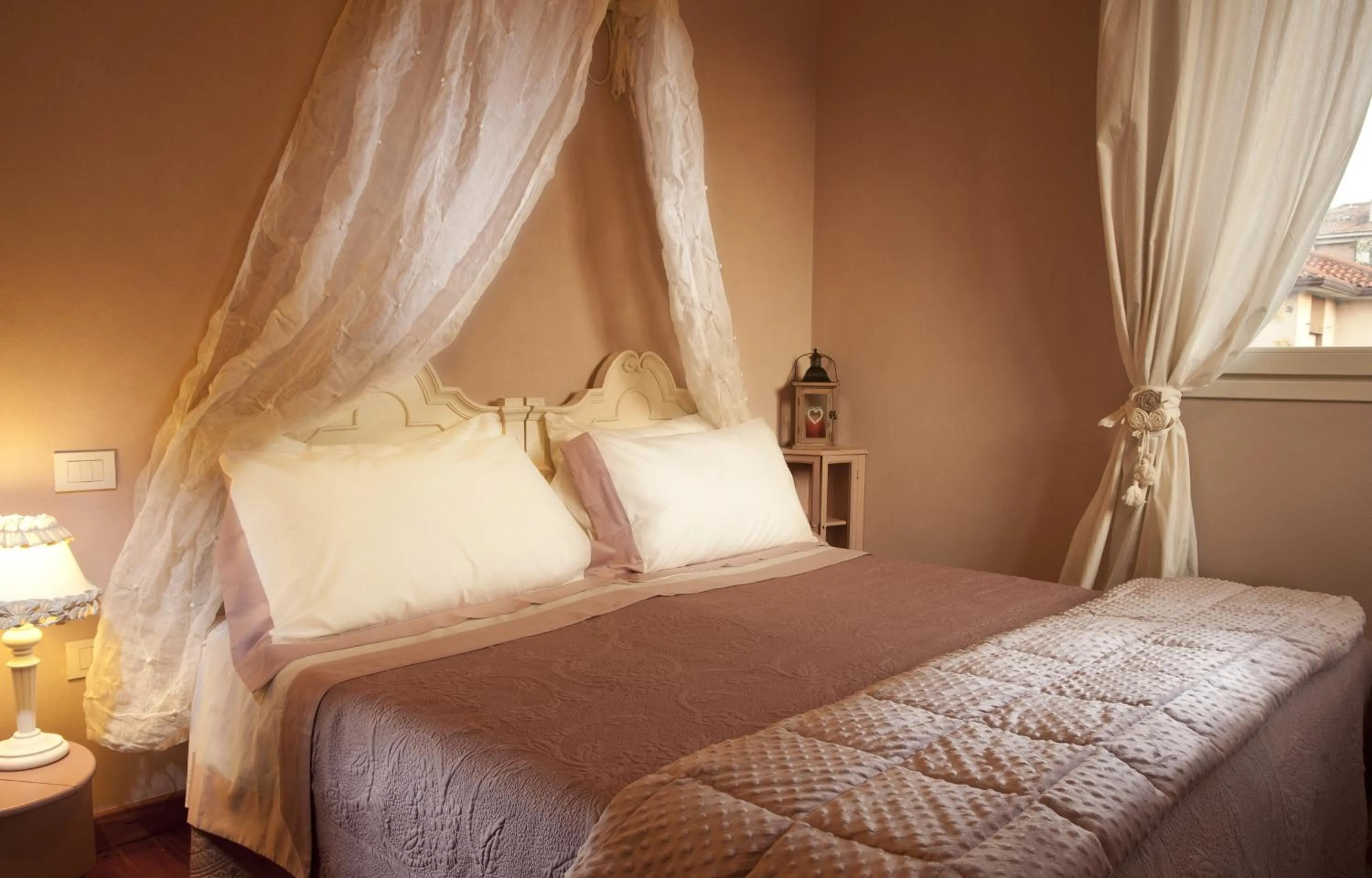 Shower, Bed in B&B Zelmirà