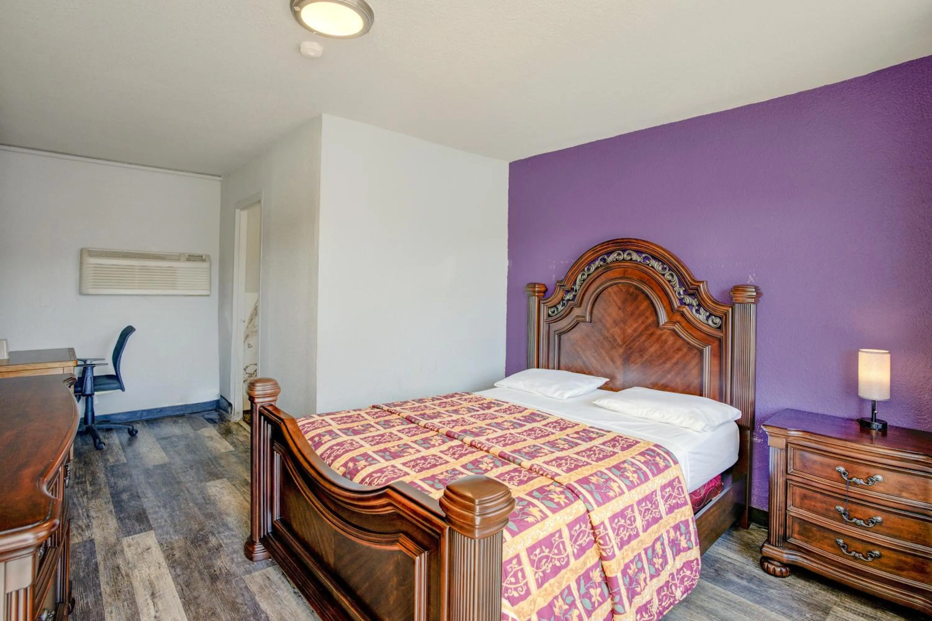 Bedroom, Bed in Hotel O Miami Inn & Suites Chicago Midway Airport