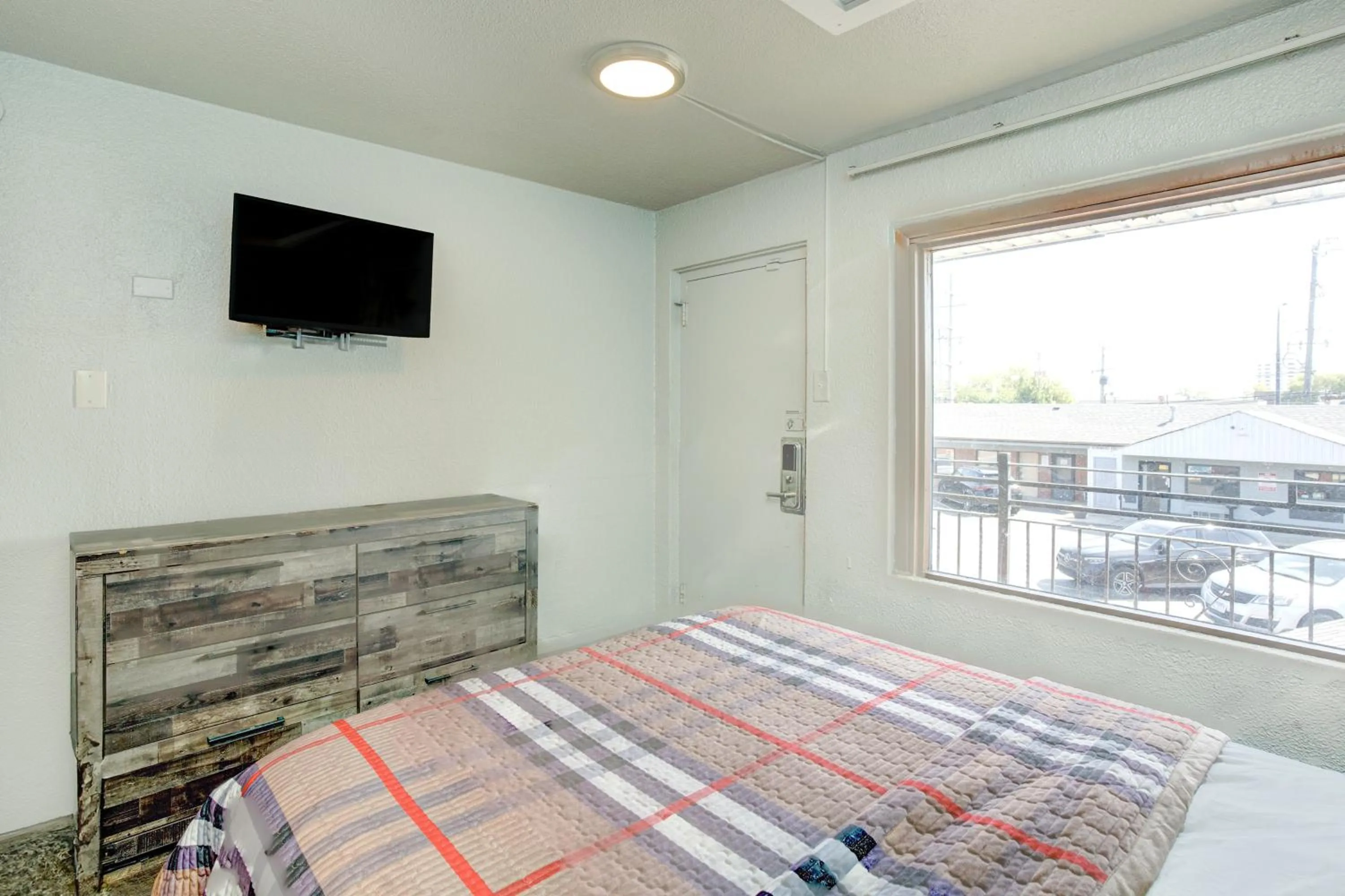 Bedroom, Bed in Hotel O Miami Inn & Suites Chicago Midway Airport