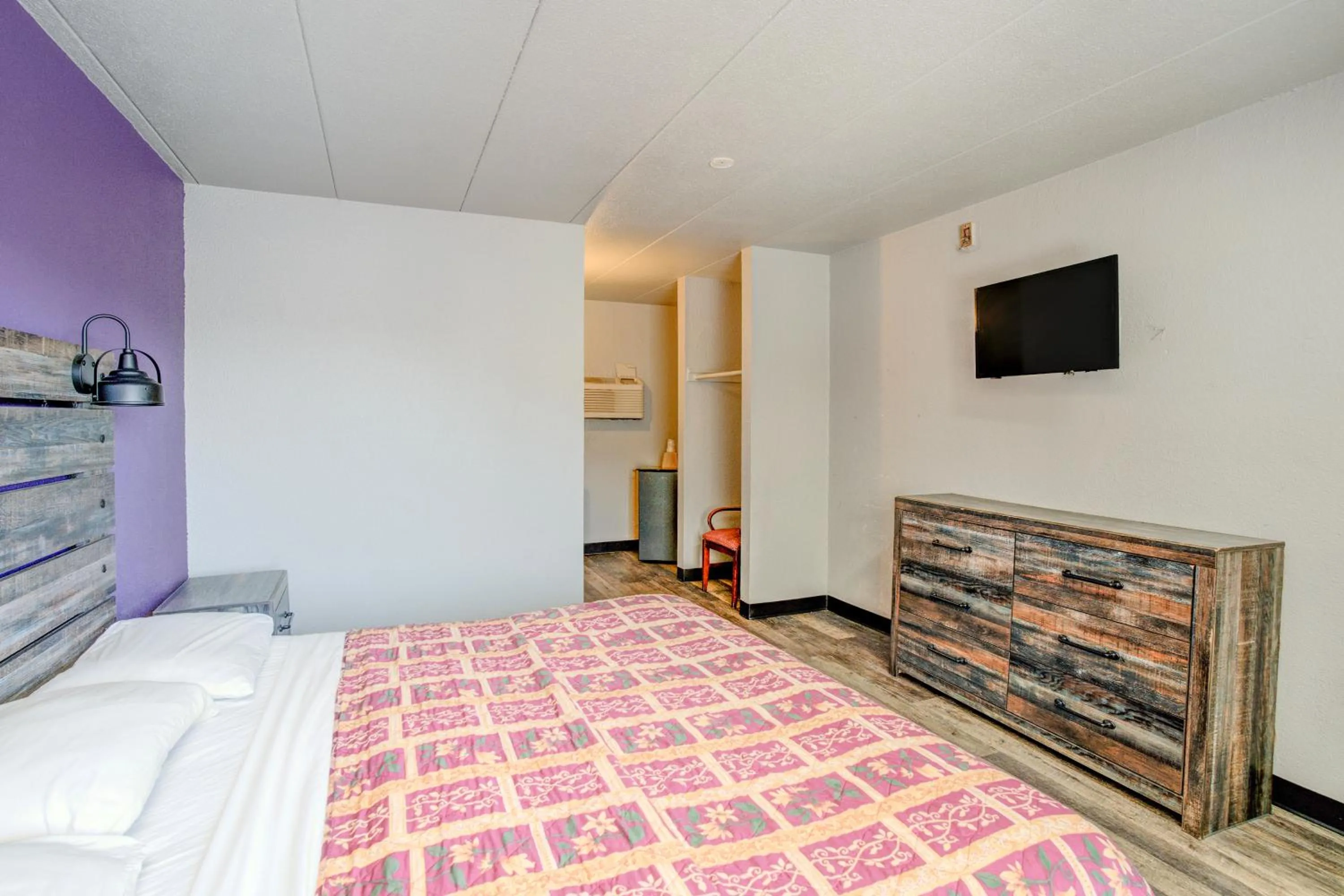 Bedroom, Bed in Hotel O Miami Inn & Suites Chicago Midway Airport