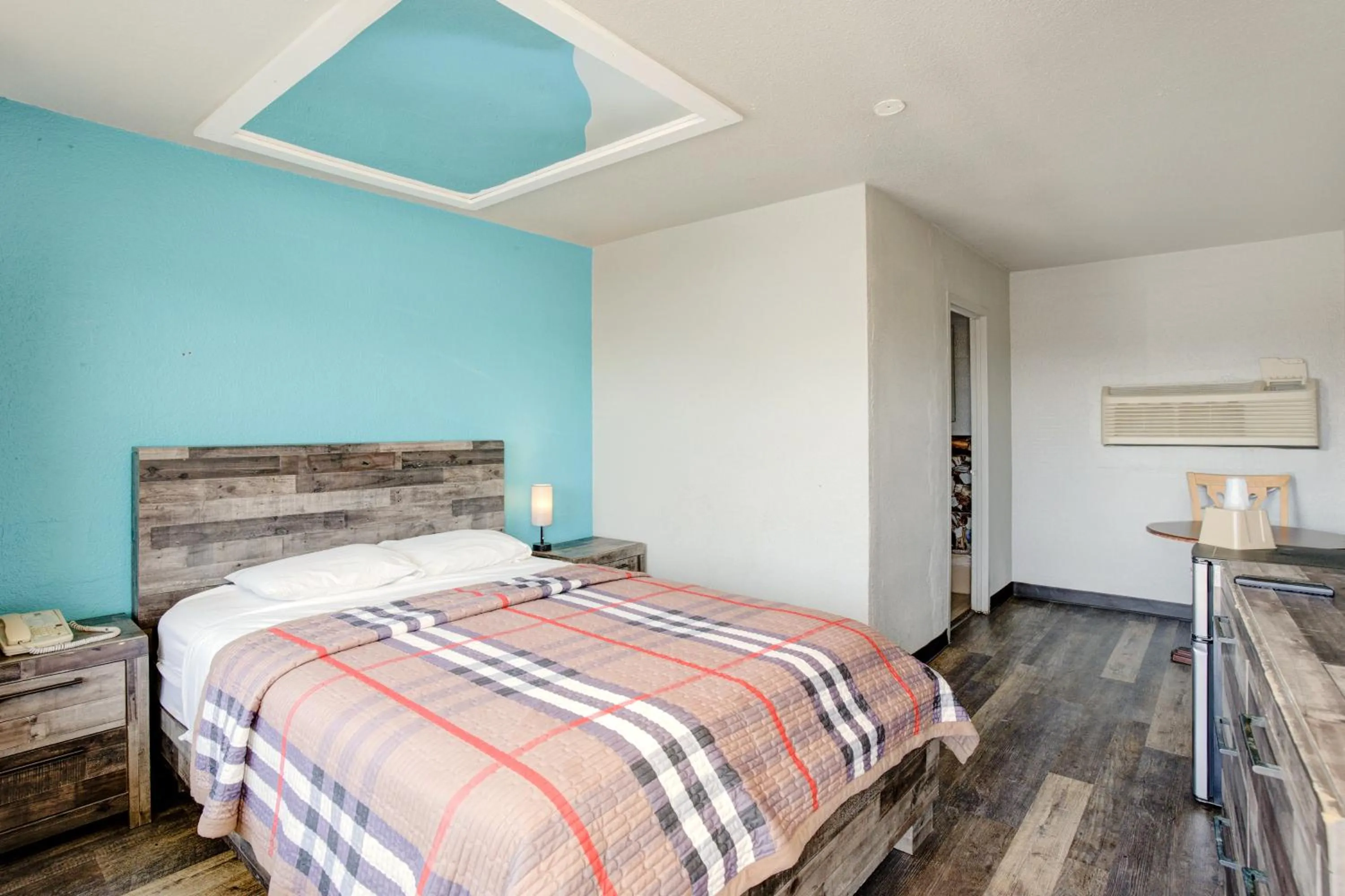 Bedroom, Bed in Hotel O Miami Inn & Suites Chicago Midway Airport