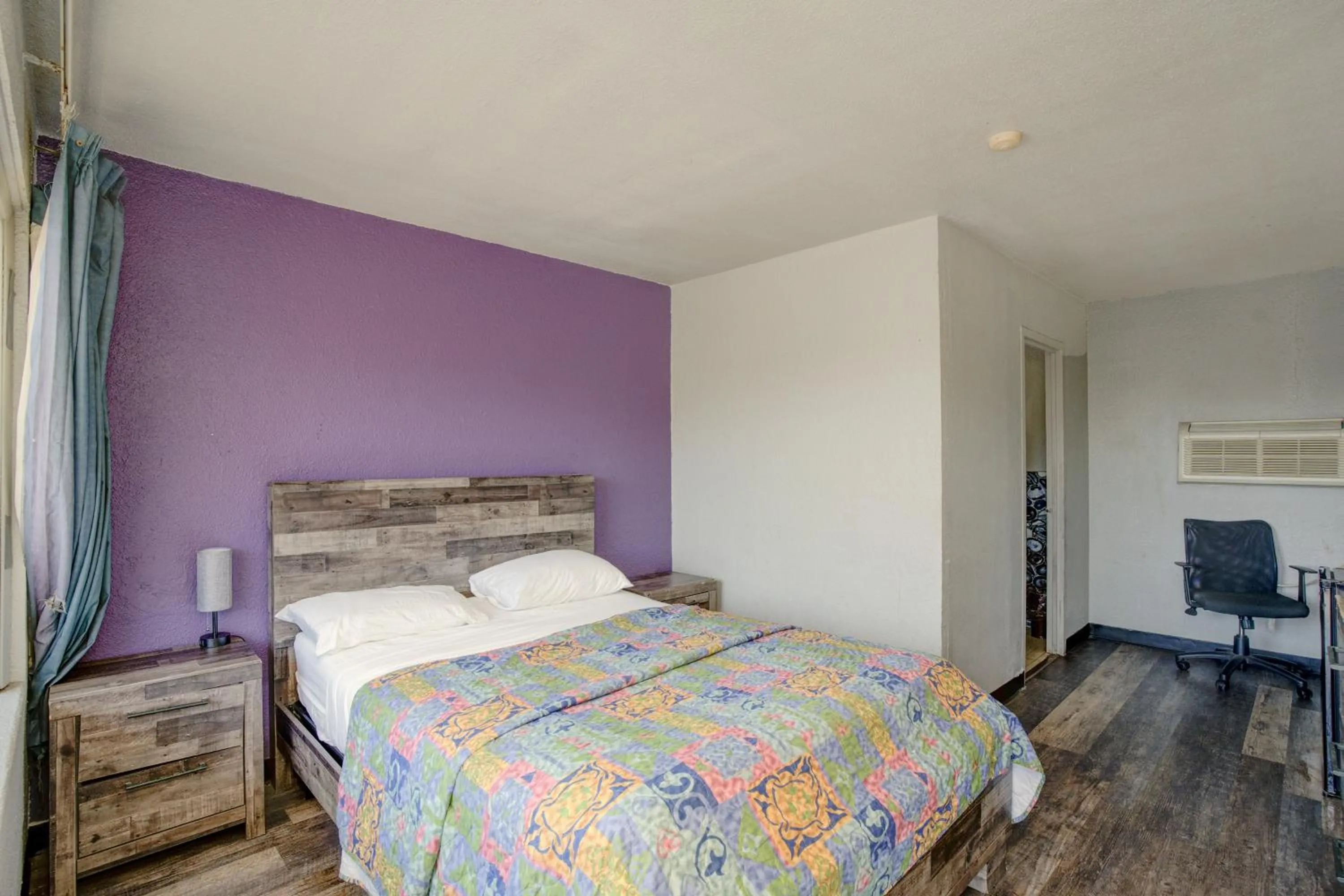 Bedroom, Bed in Hotel O Miami Inn & Suites Chicago Midway Airport