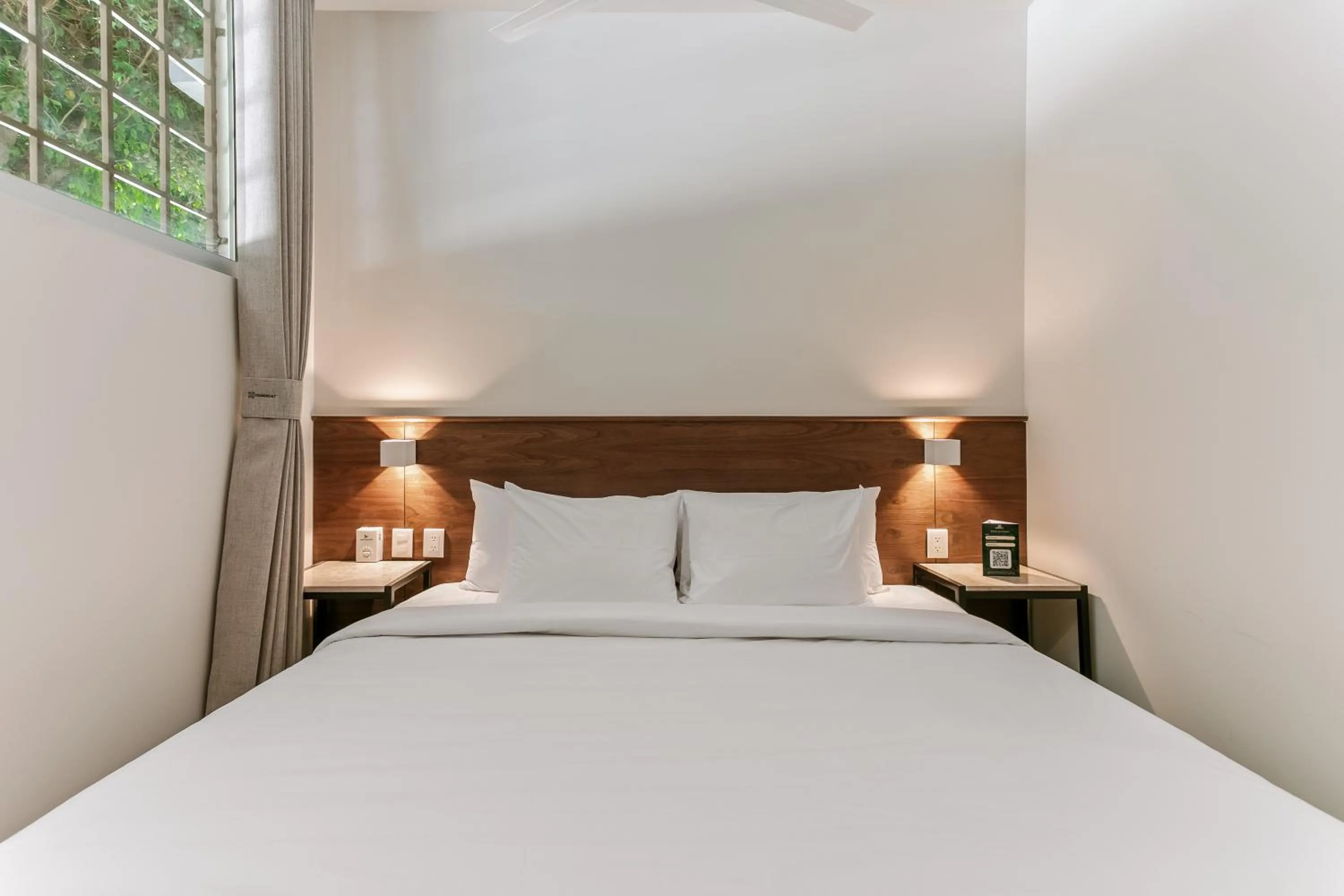 Bedroom, Bed in Wenceslao By Homirent