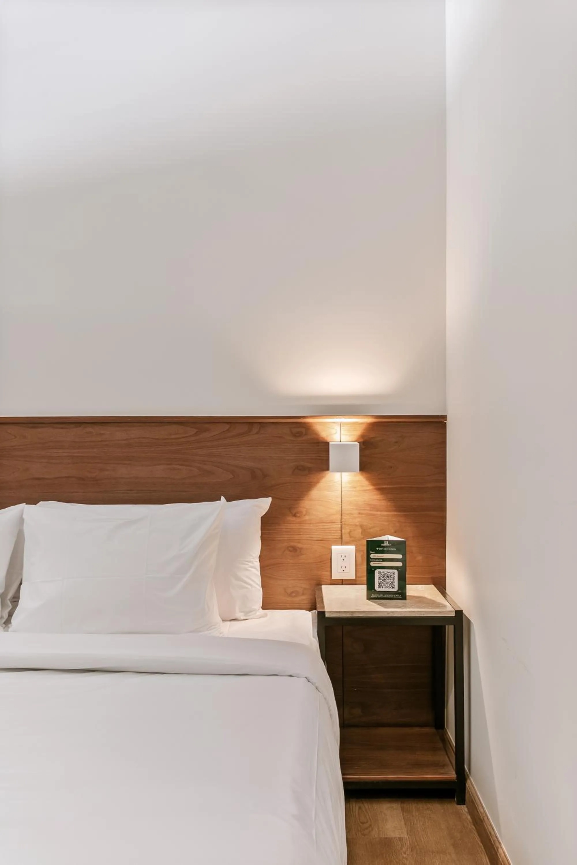 Bed in Wenceslao By Homirent