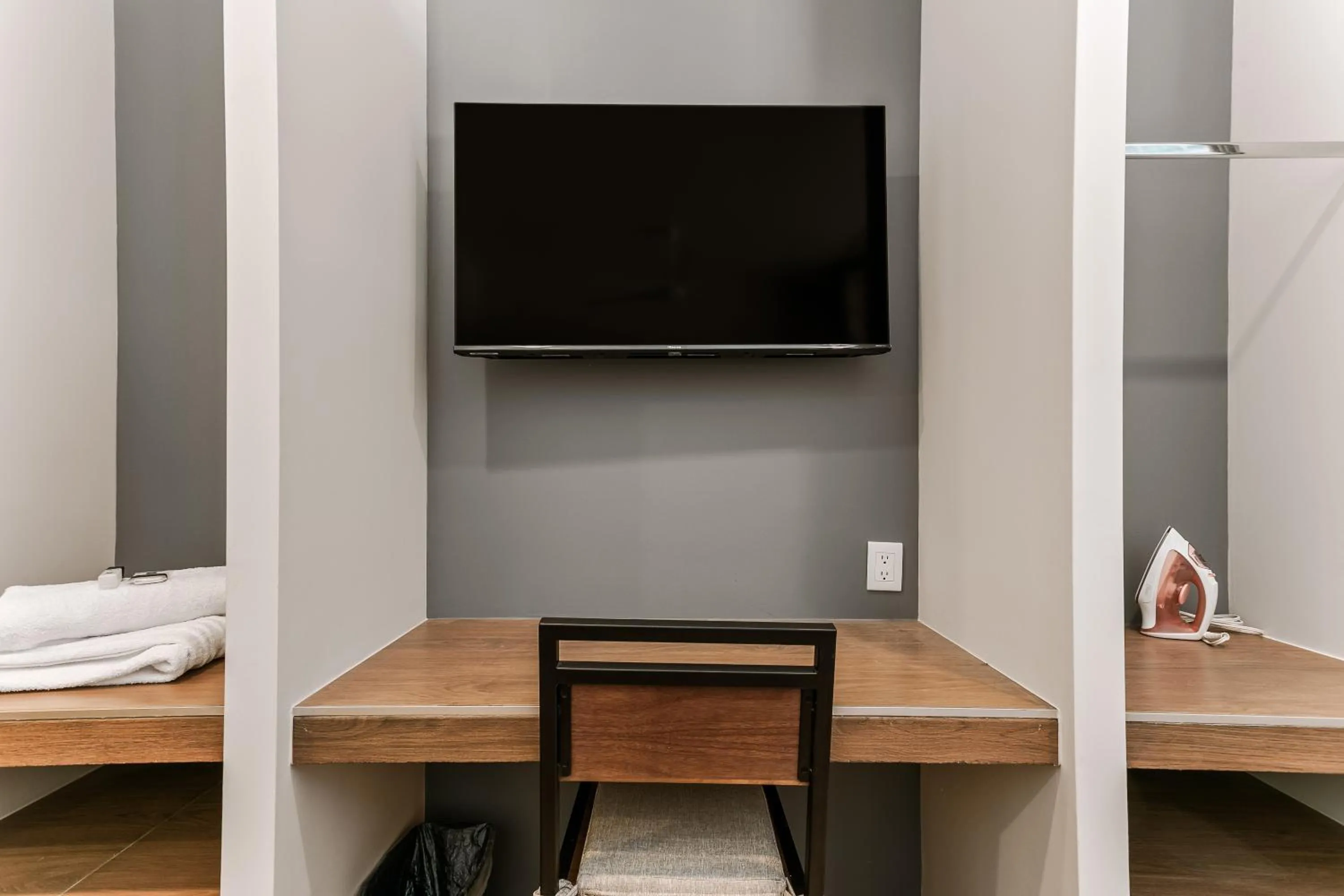 TV and multimedia, Bed in Wenceslao By Homirent